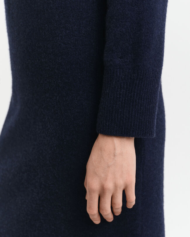 Vestido de cuello de cisne con detalle de espiga