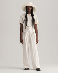 Pantalones de pinzas con pernera ancha y raya diplom&aacute;tica