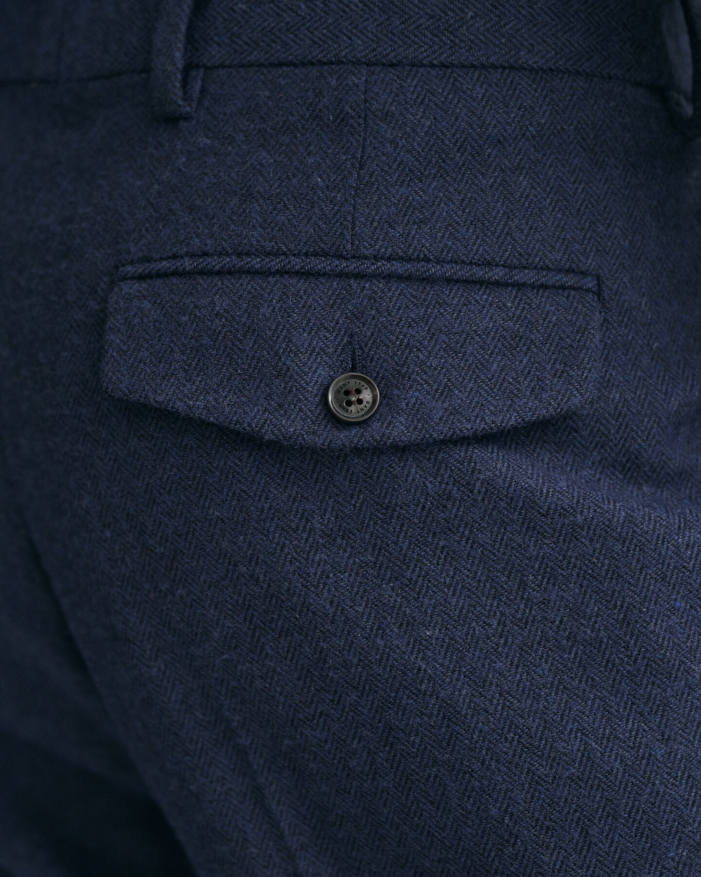 Pantalones con dise&ntilde;o de espiga ajustados en el bajo