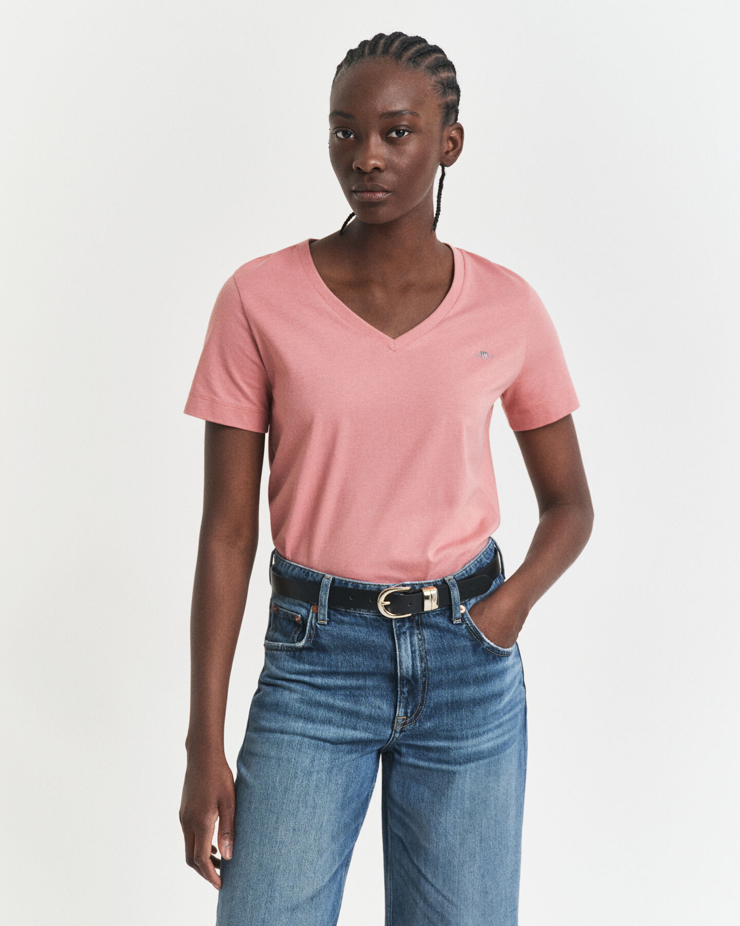 Camiseta Shield con cuello de pico