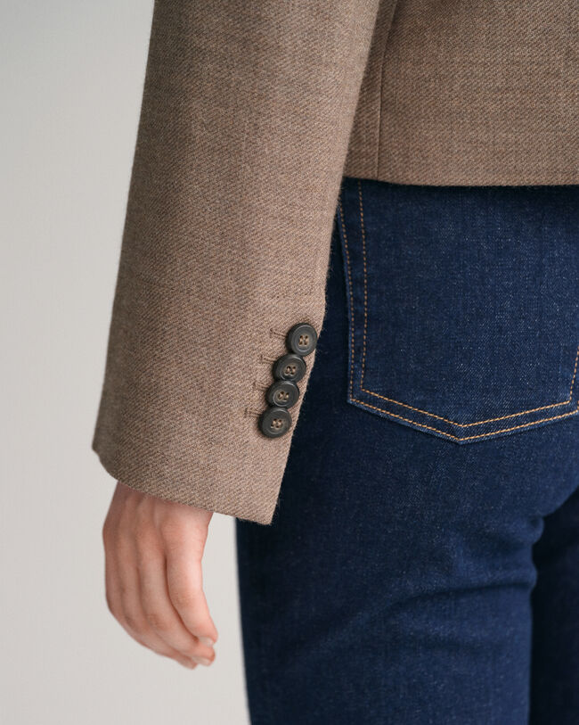 Chaqueta corta tipo americana de lana