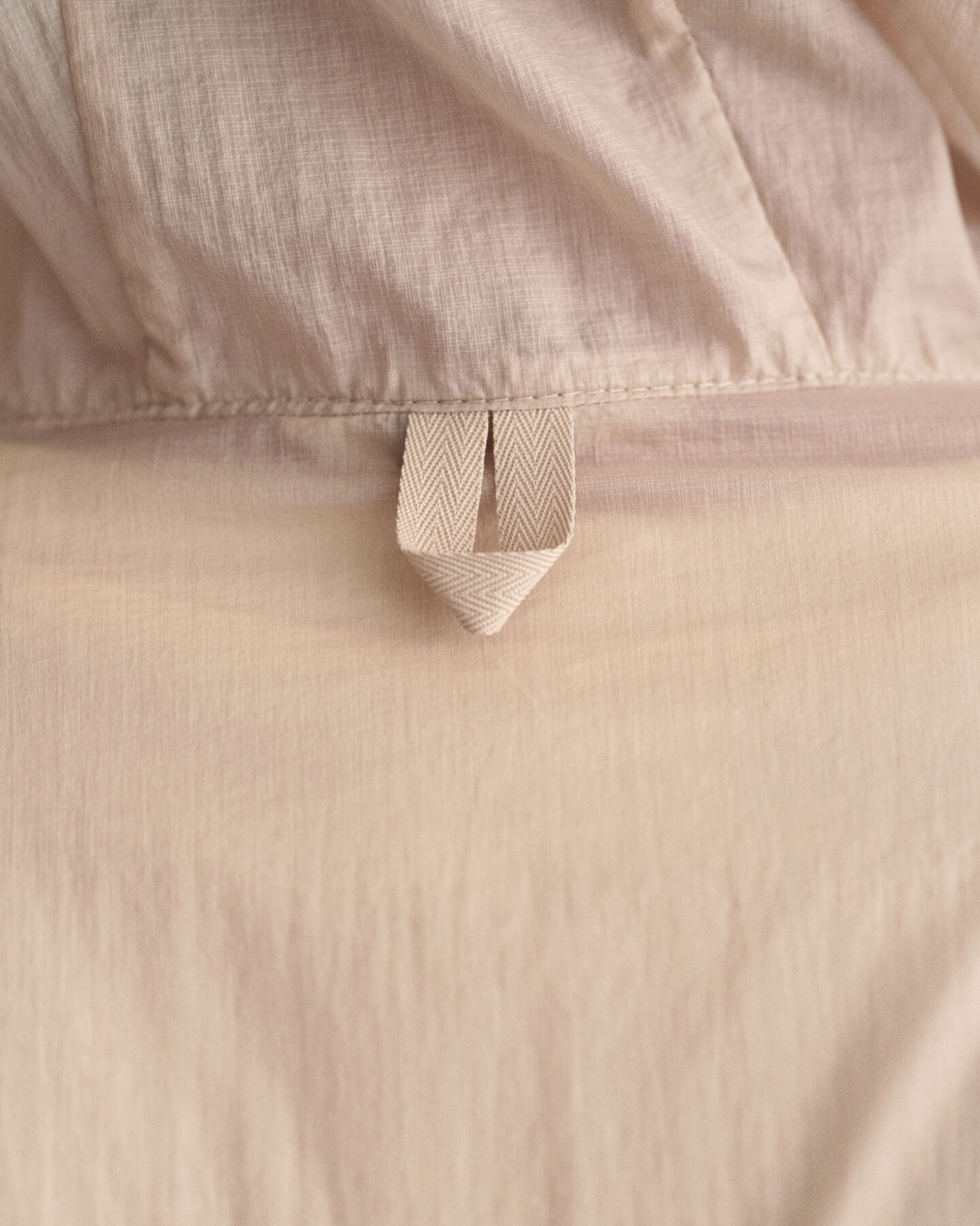 Windbreaker ligero y plegable