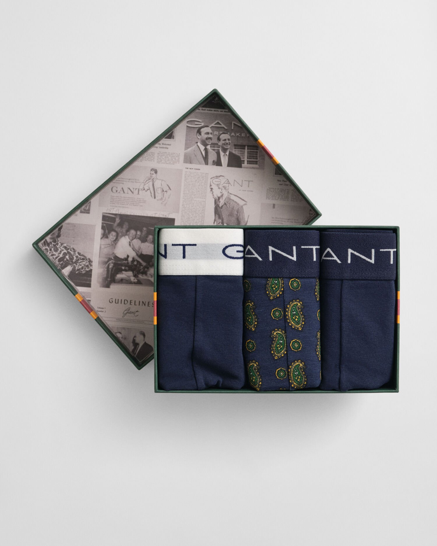 Caja de regalo con tres bóxers con estampado de cachemir