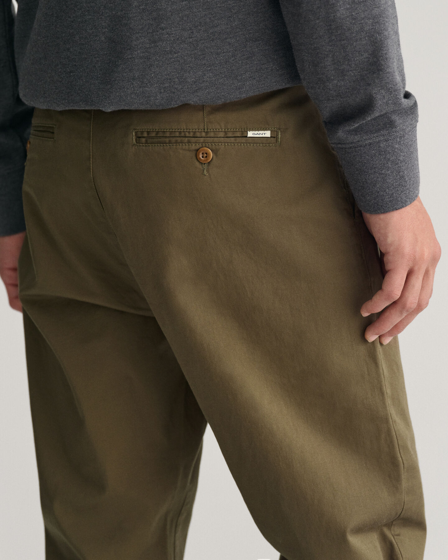 Pantalones chinos de sarga