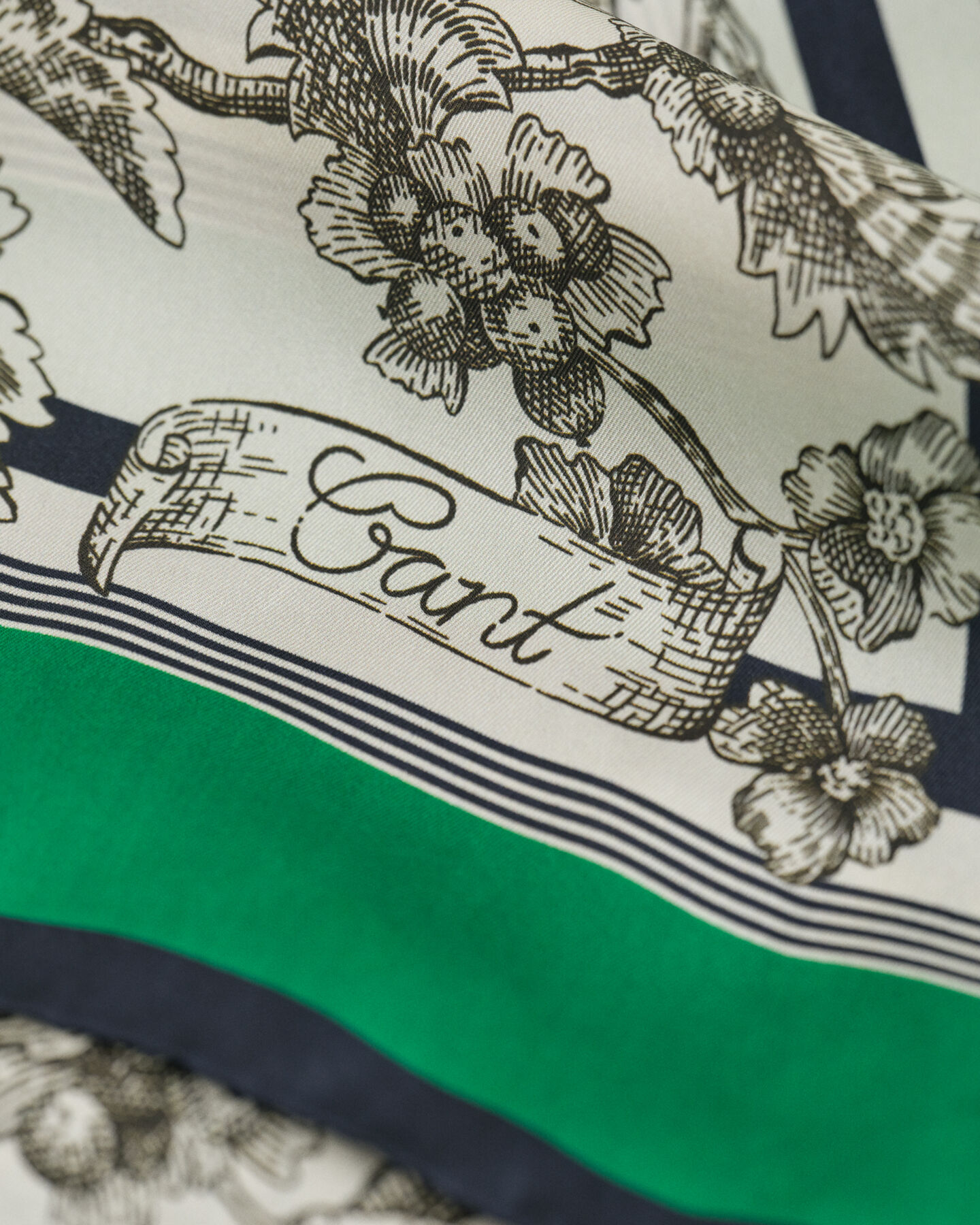 Pañuelo de seda con estampado de árbol