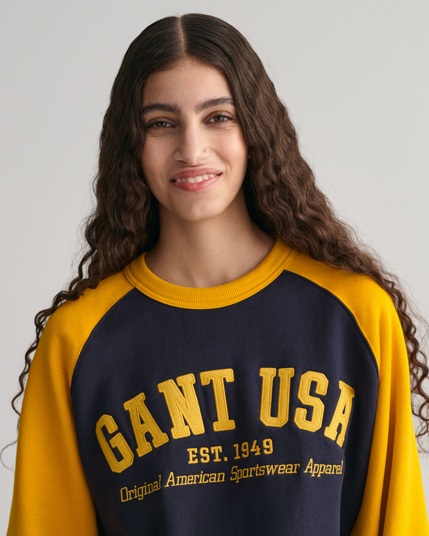 Sudadera GANT USA de cuello redondo