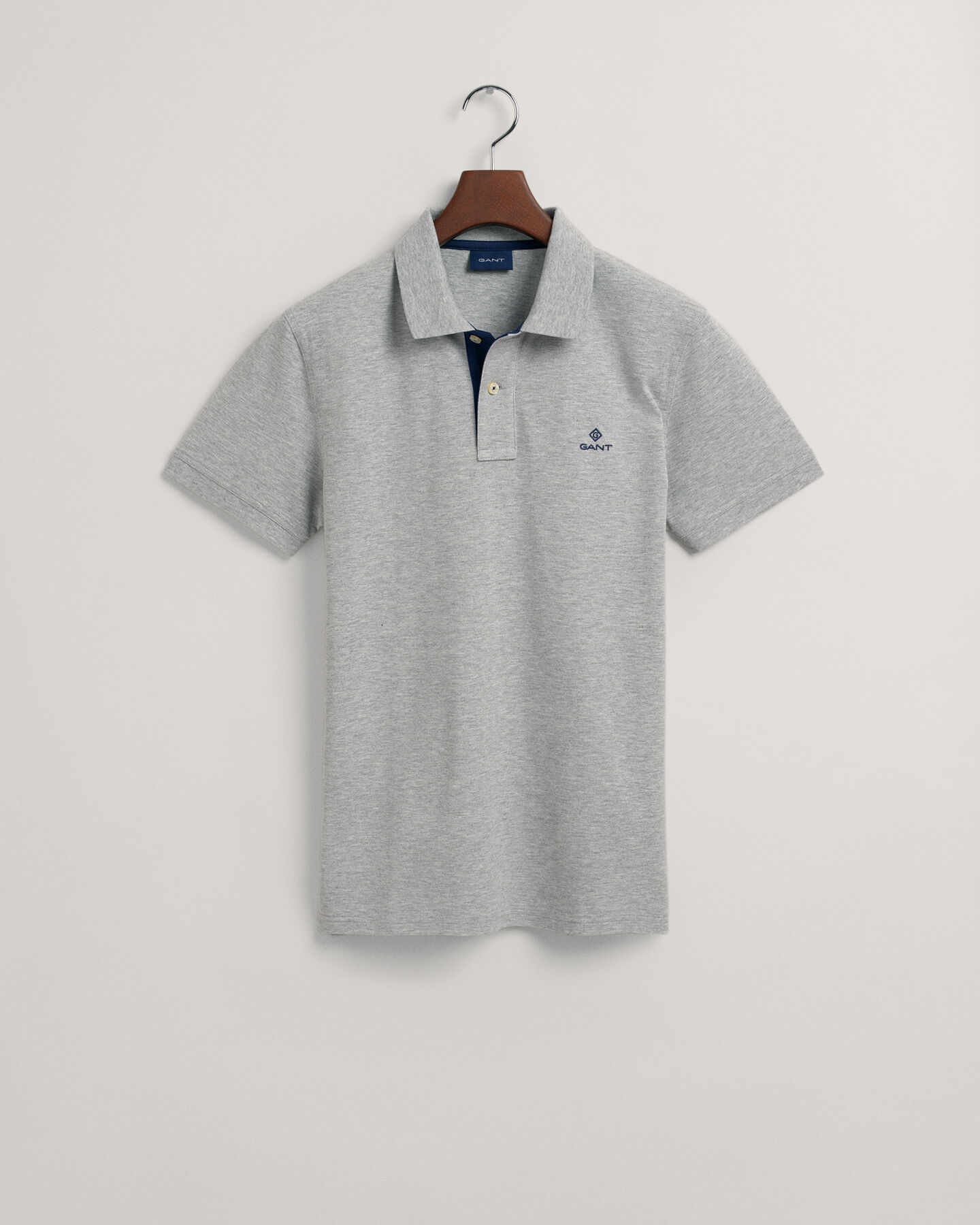 Rugger de piqu&eacute; con cuello en contraste