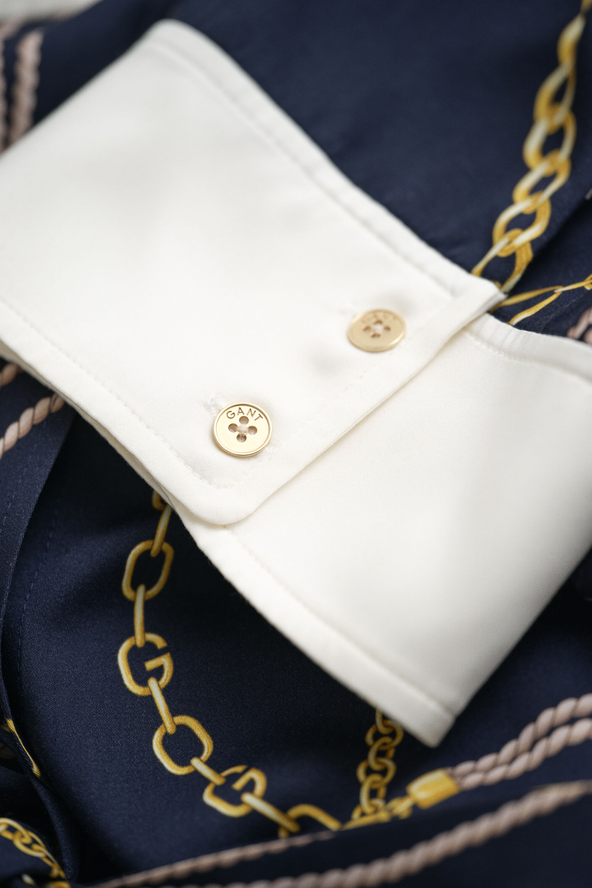 Vestido camisero en contraste