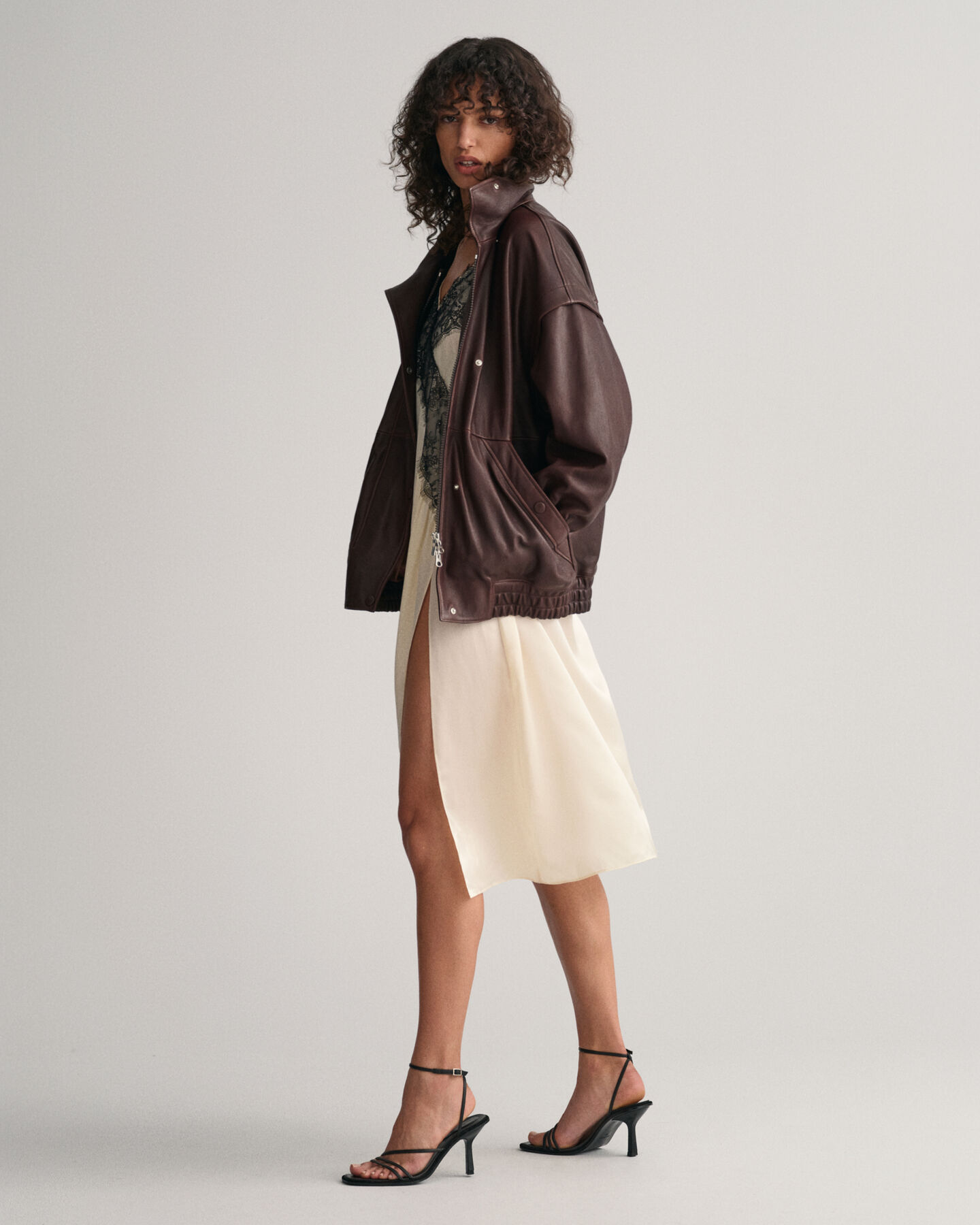 Vestido tipo camisola de encaje