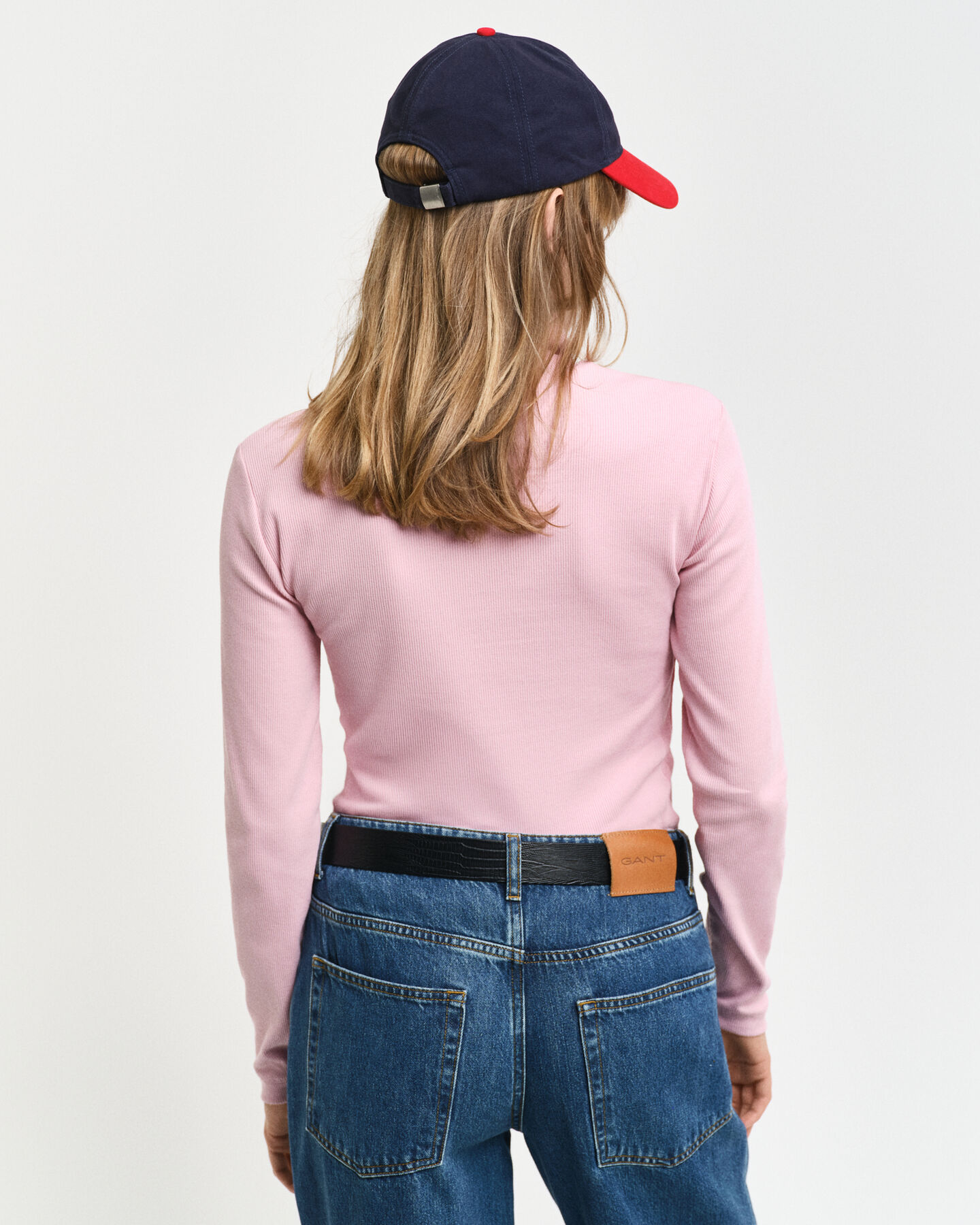 Camiseta acanalada con cuello de cisne y manga larga