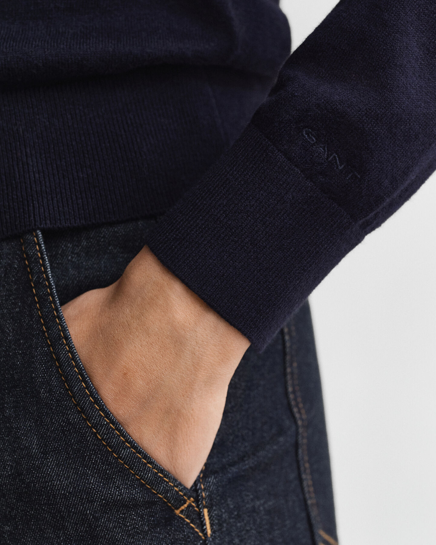 Cárdigan de punto ligero con cuello redondo