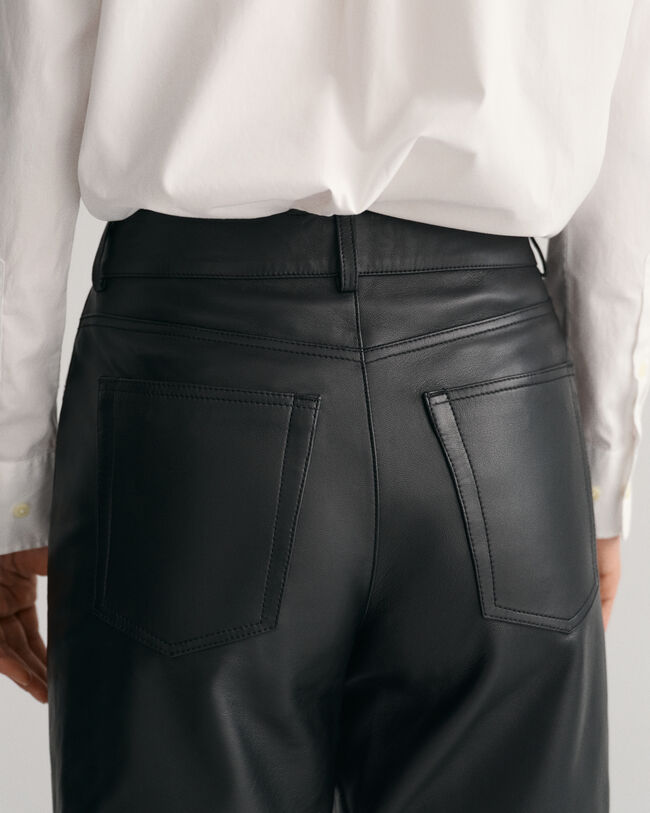 Pantalones cortos de piel con pernera recta