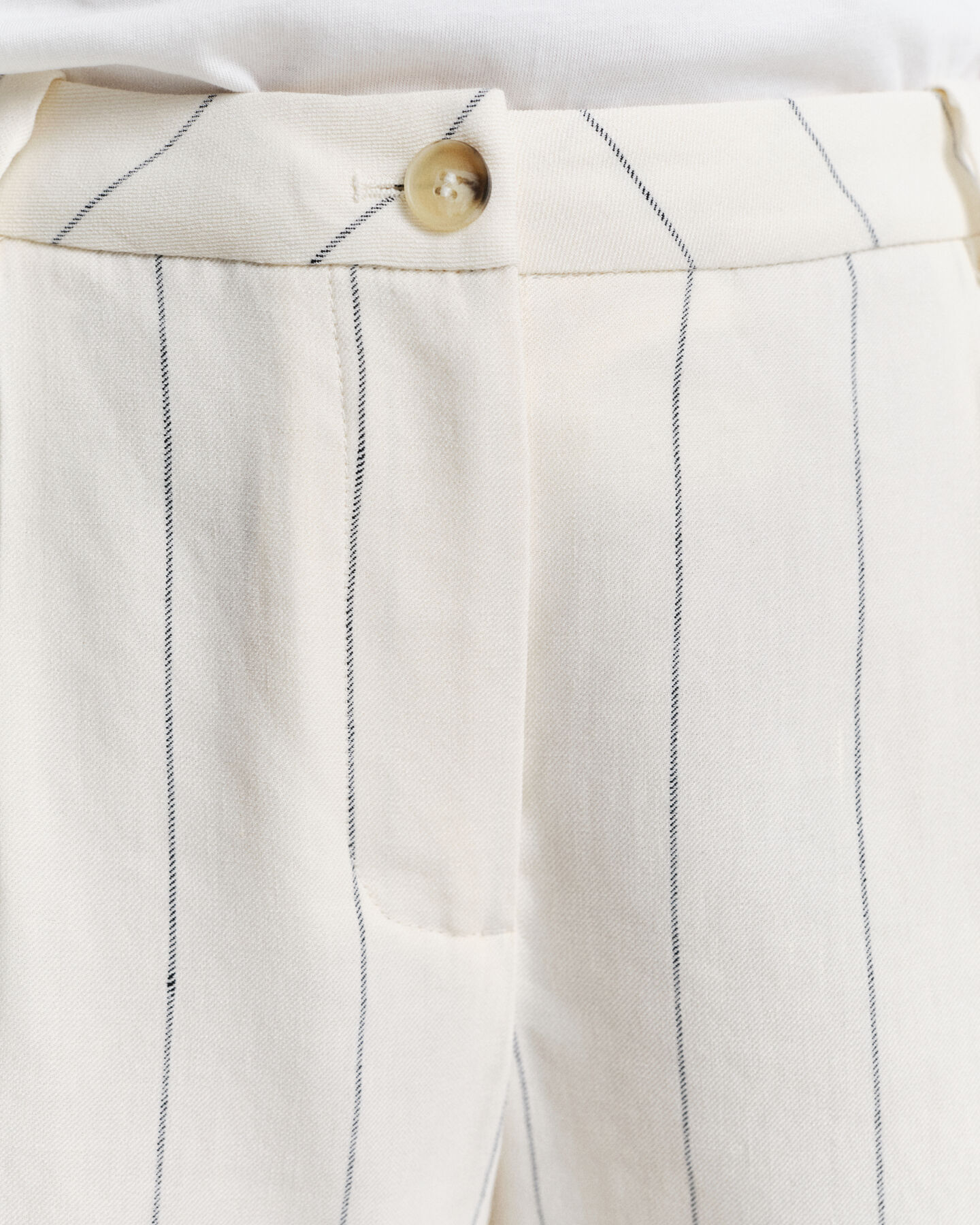 Pantalones cortos de lino con raya diplomática