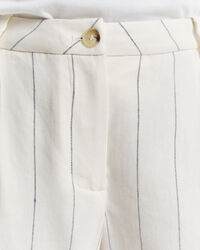 Pantalones cortos de lino con raya diplomática