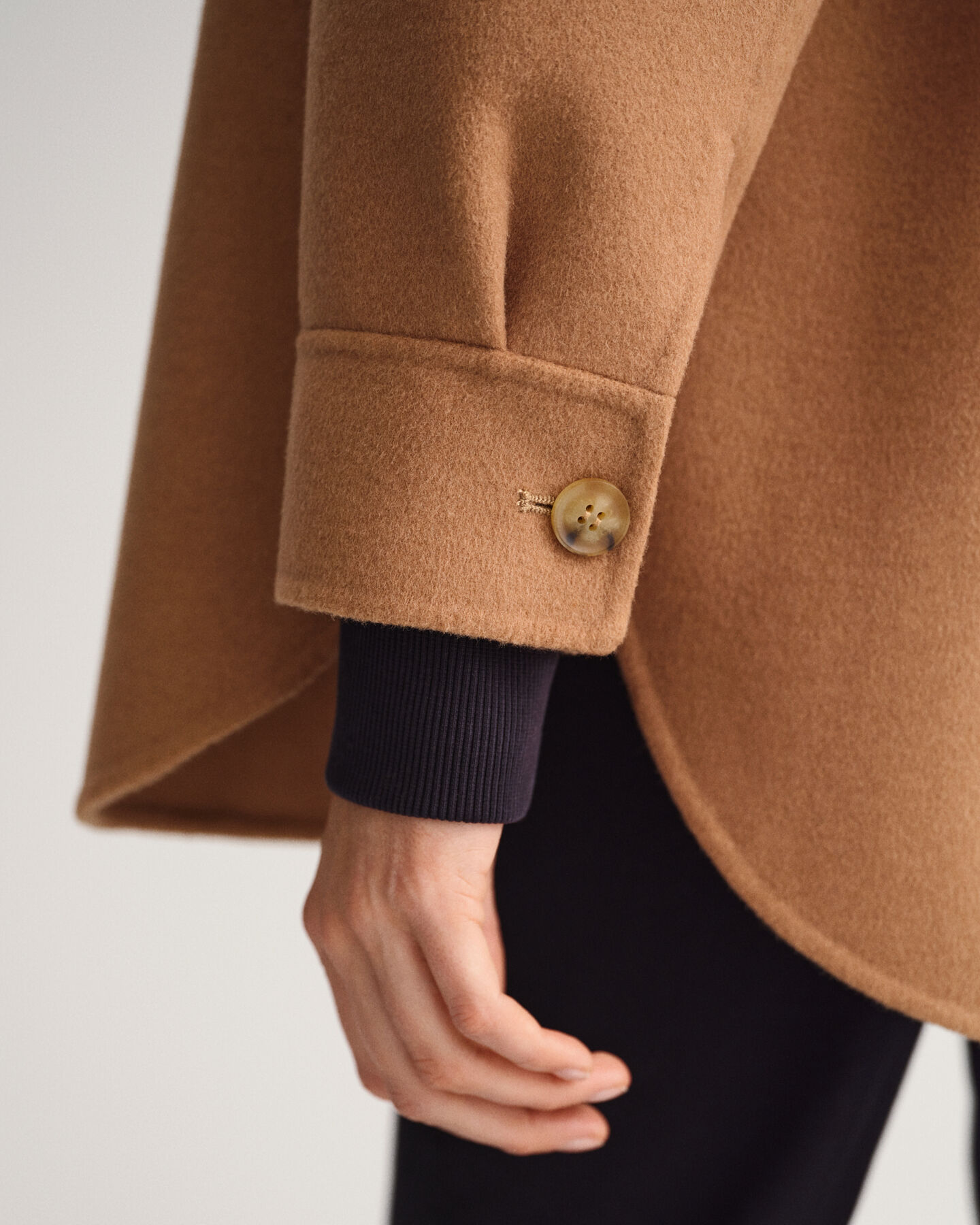 Sobrecamisa cosida a mano