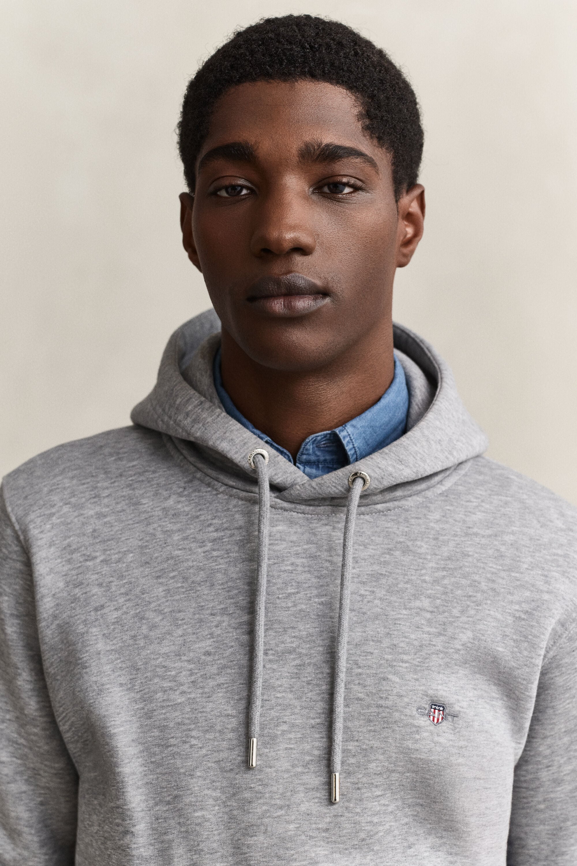 Sudadera con capucha Shield