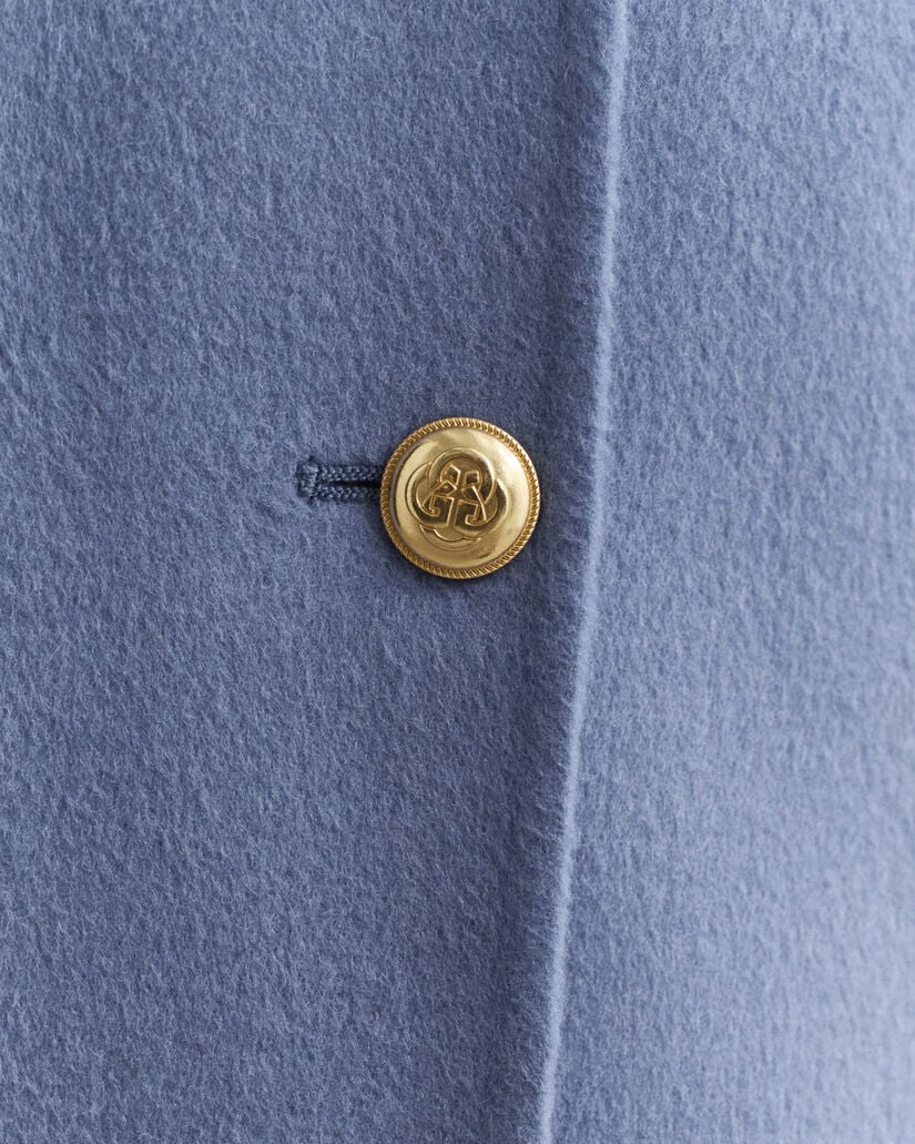 Chaquetón con detalle cosido a mano