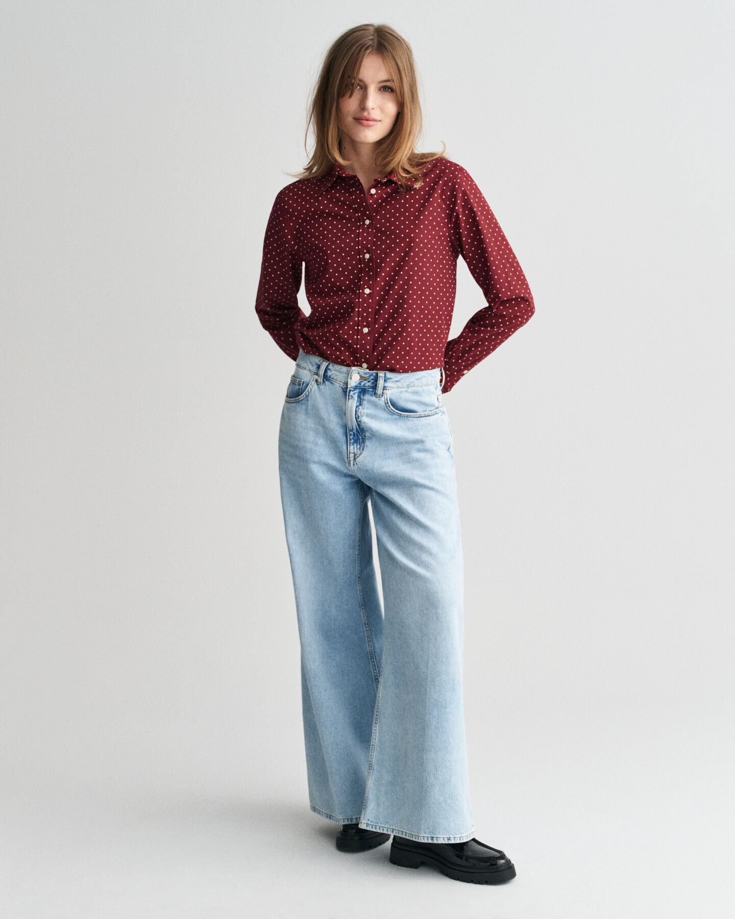 Camisa Regular Fit en gasa de algod&oacute;n con estampado de lunares