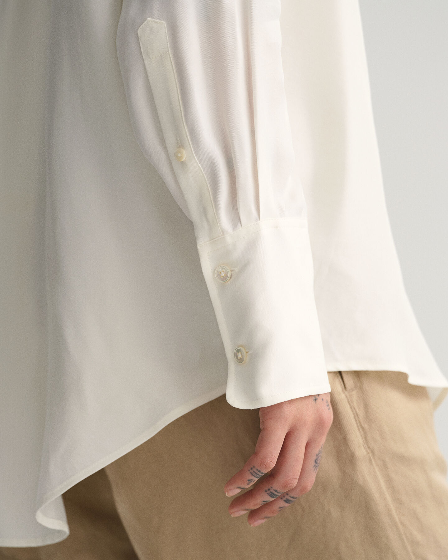 Camisa Relaxed Fit con bolsillo con solapa