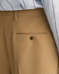 Pantalones de pinzas con pernera ancha