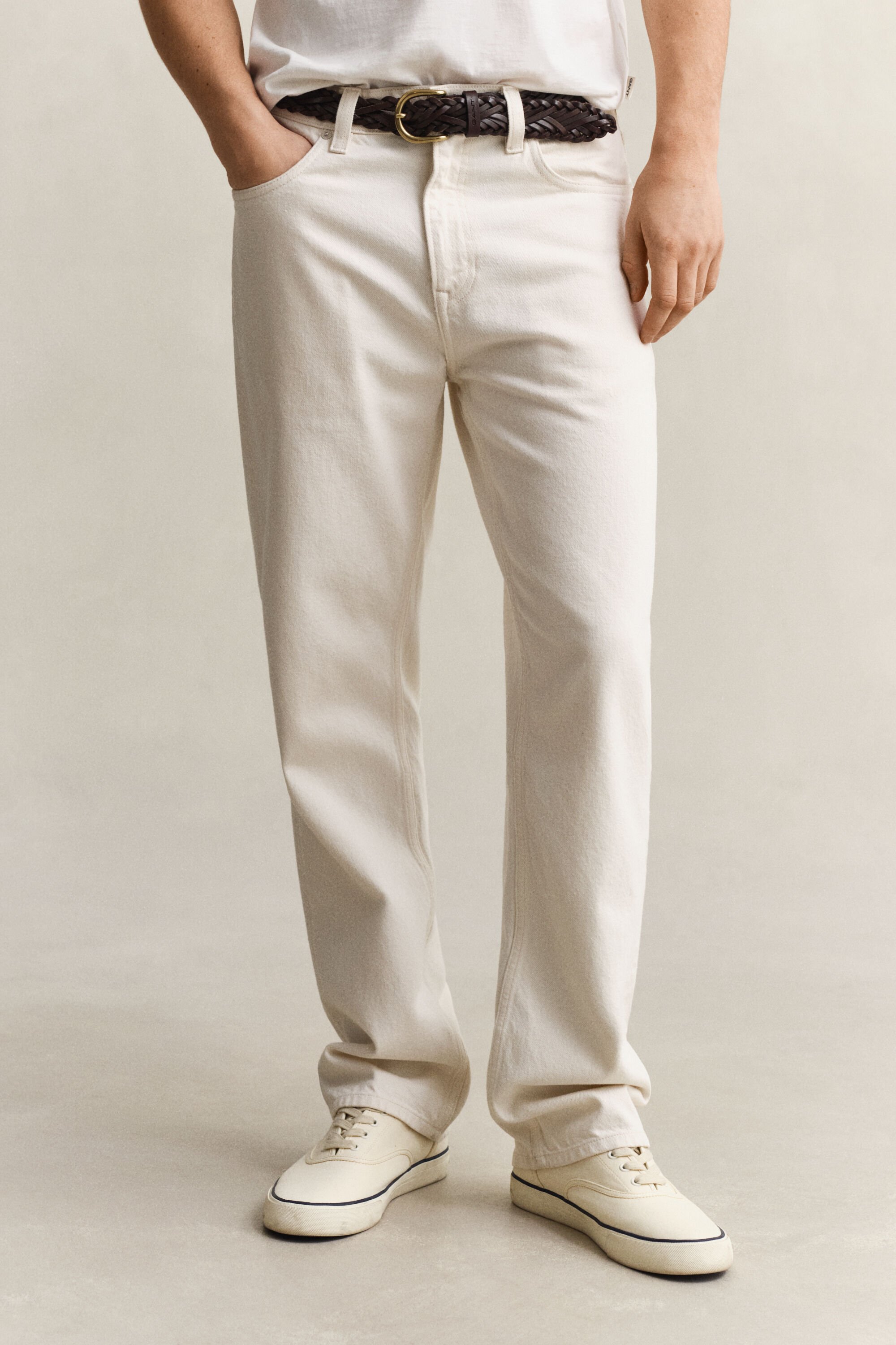 Vaqueros de pernera recta en color crudo