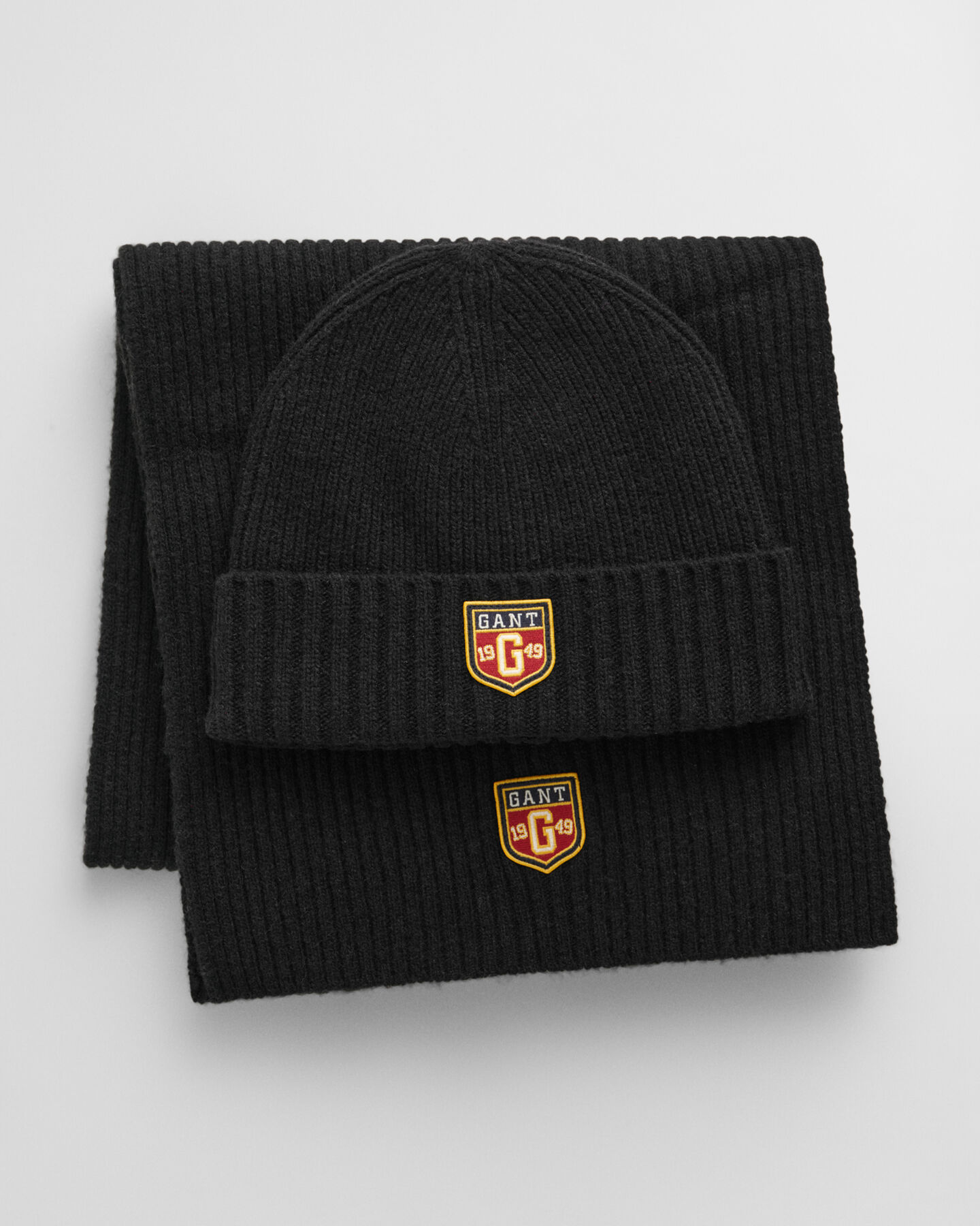 Set de regalo de gorro y bufanda de lana con insignia