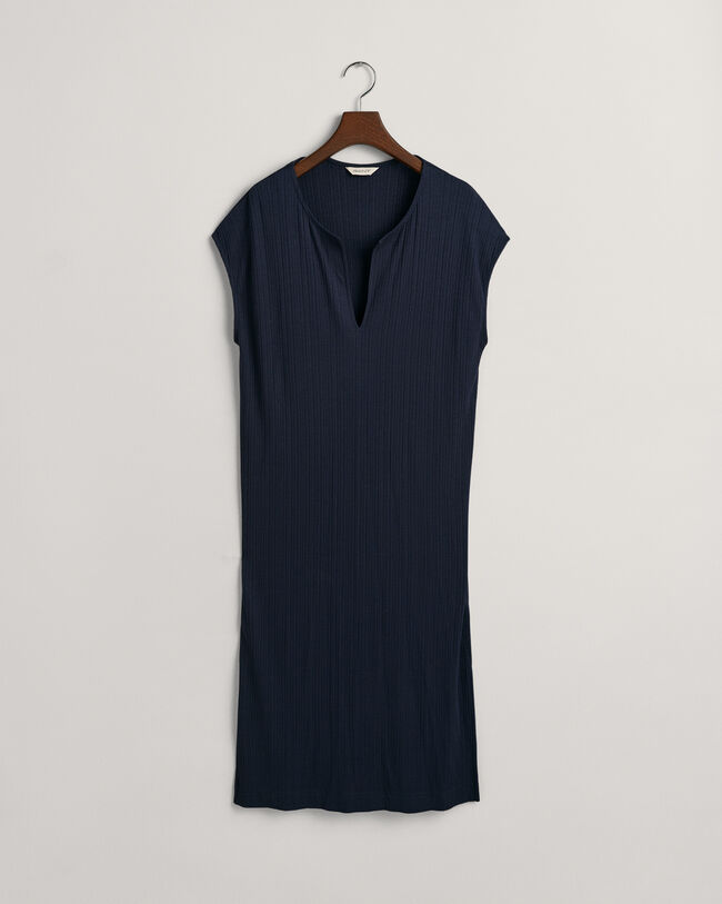 Vestido sin mangas con detalle en el cuello