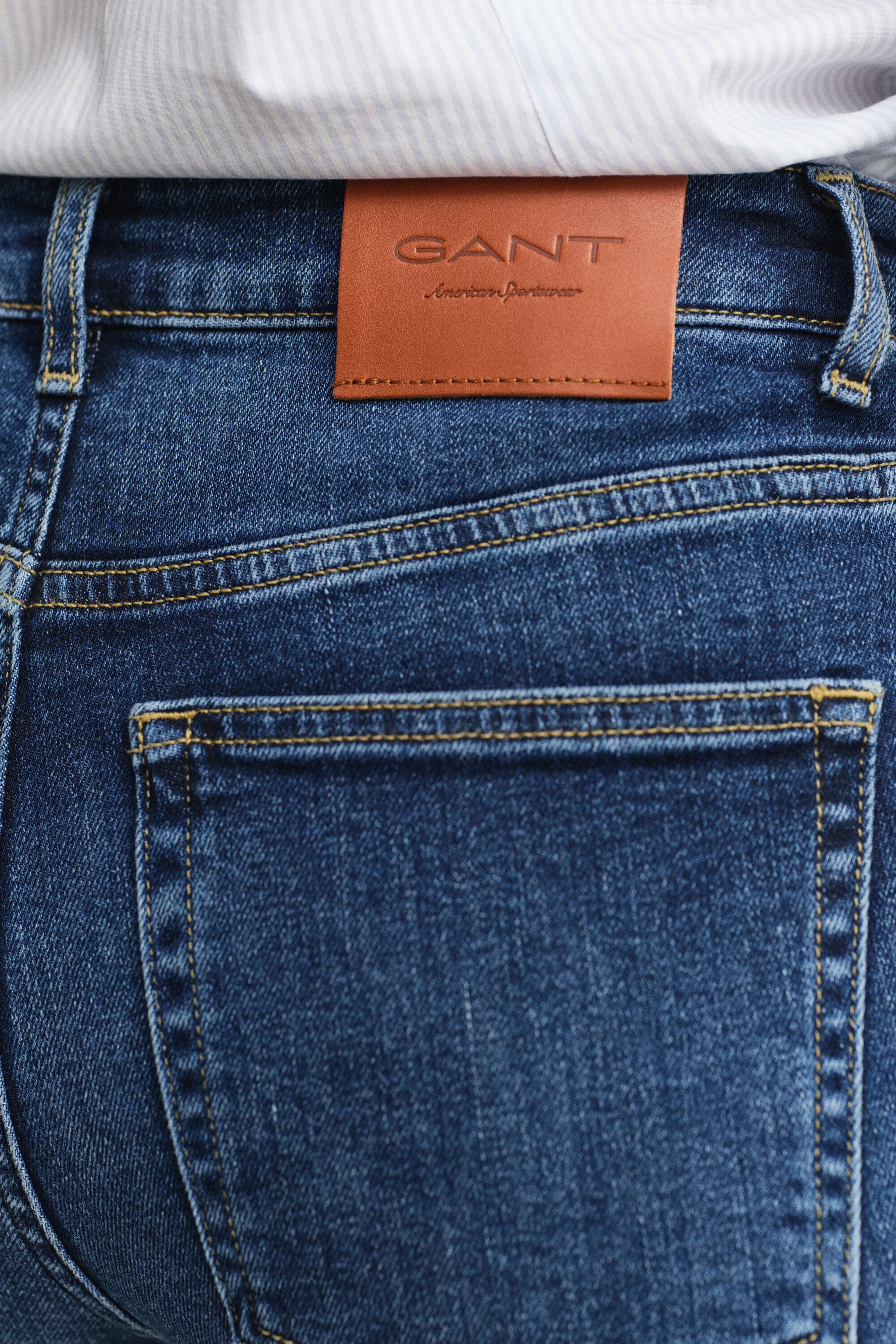 Vaqueros Slim Fit acampanados elásticos