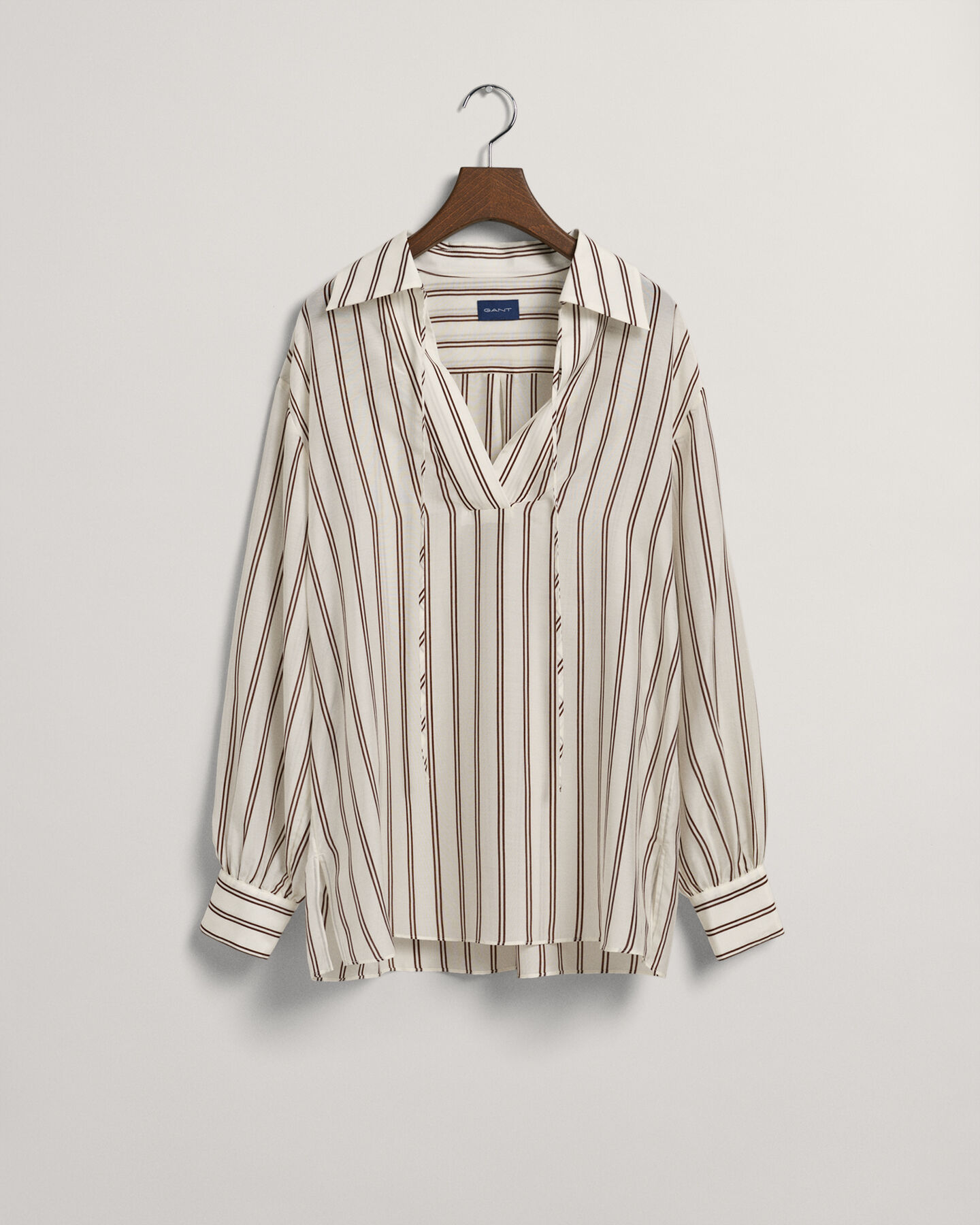 Blusa de rayas con cuello de pico