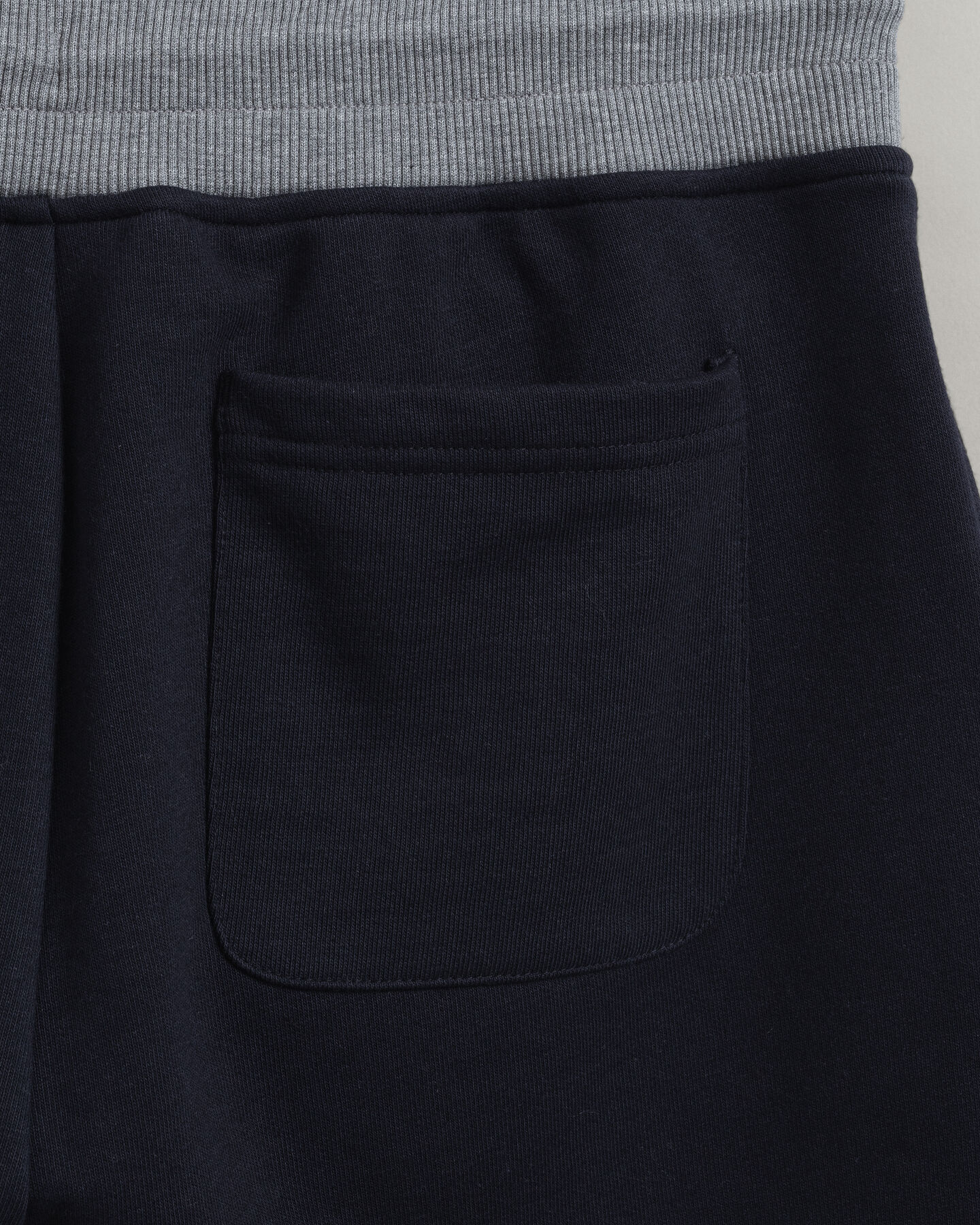 Pantalones cortos de deporte Retro Shield