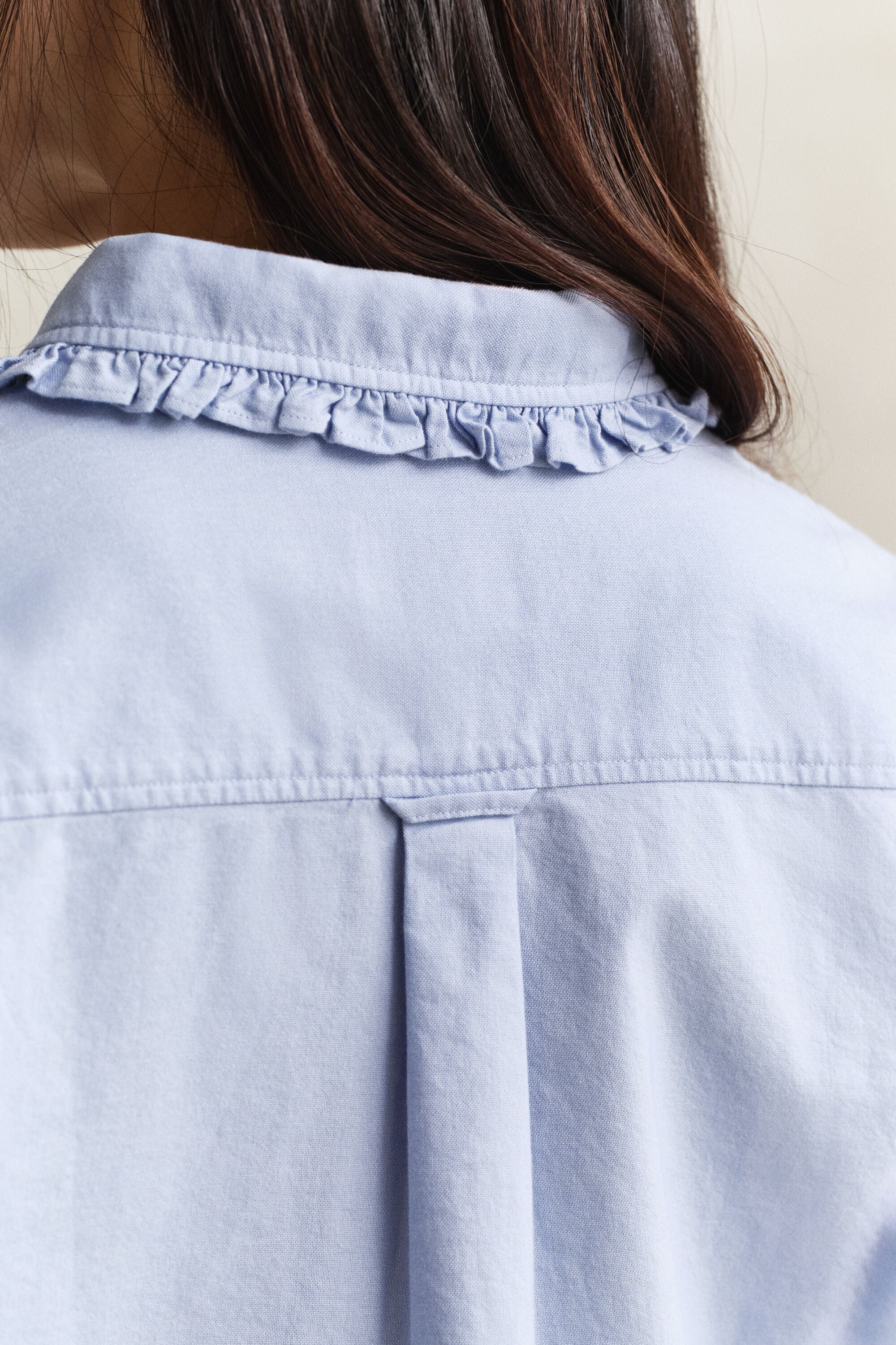 Camisa Oxford clásica con volantes