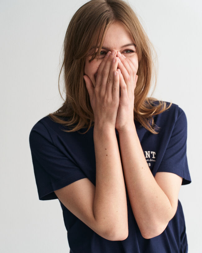 Camiseta con dise&ntilde;o de peque&ntilde;as dimensiones
