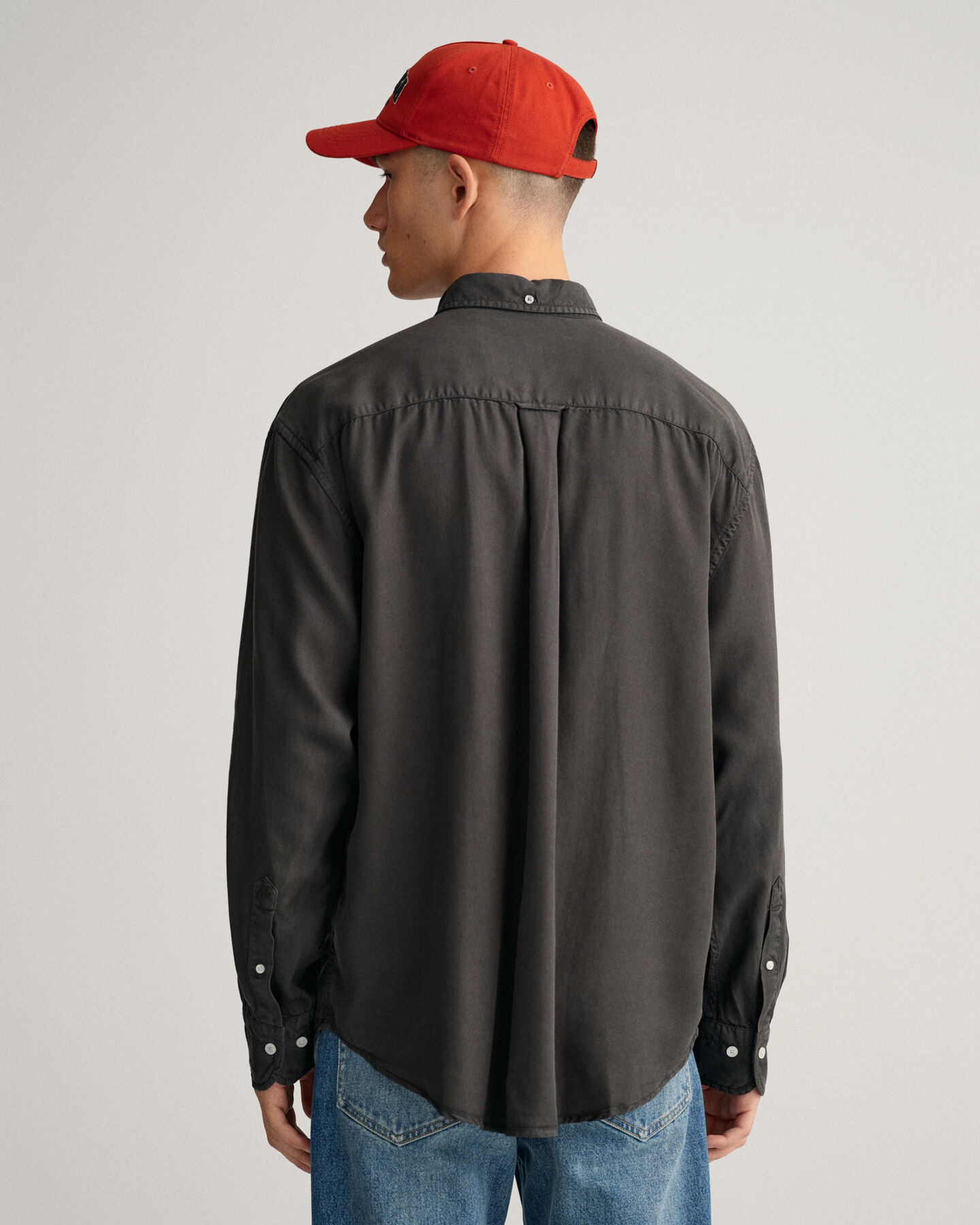 Camisa Relaxed Fit de lyocell te&ntilde;ida en prenda