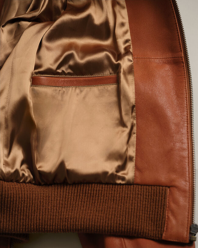 Cazadora de piel Wrangler x GANT