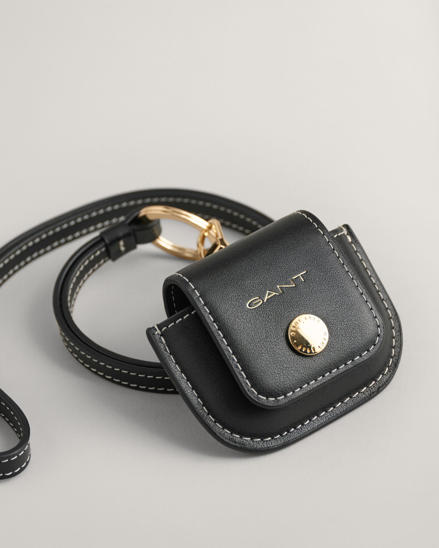 Bolso al cuello de piel