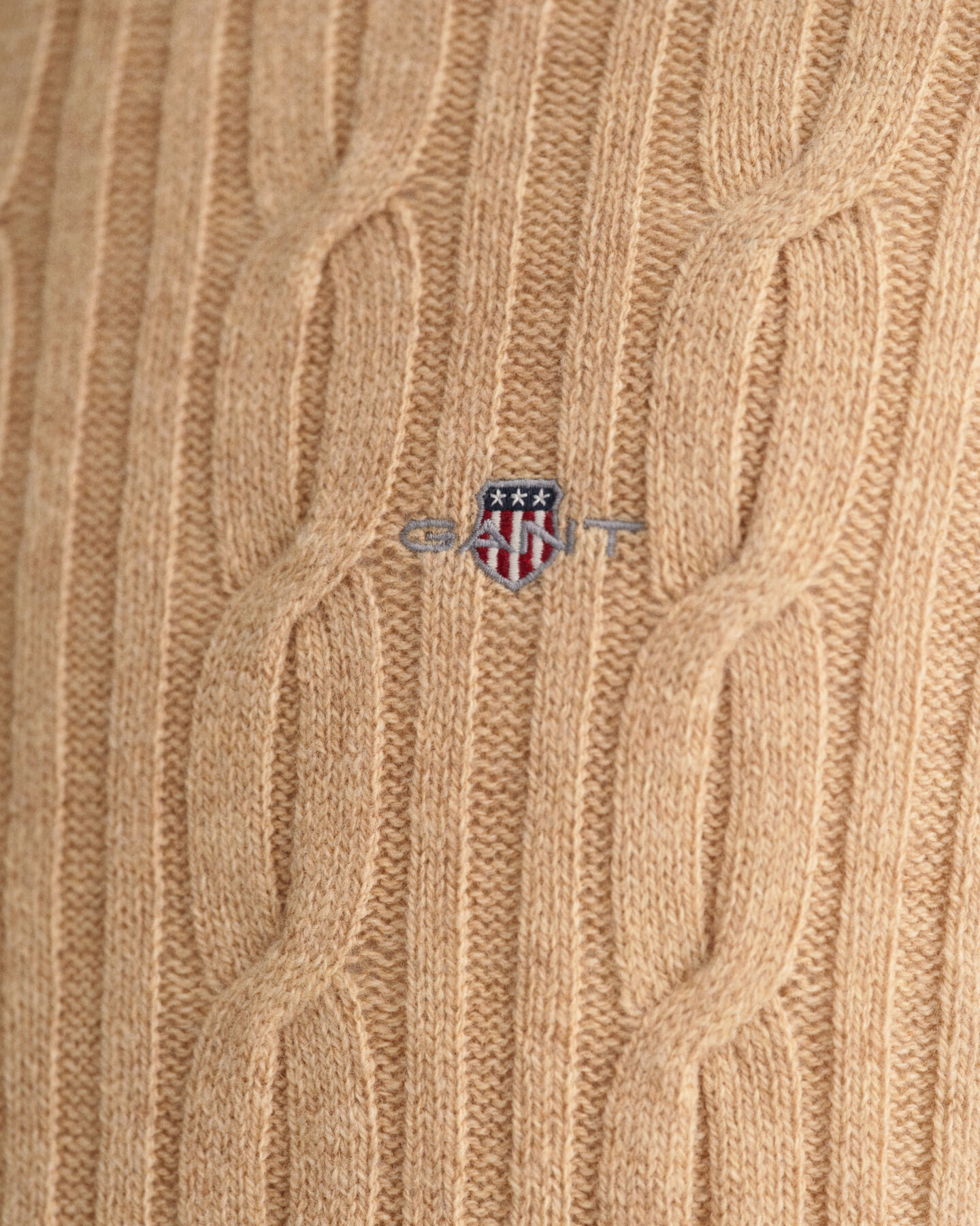 Jersey de cuello redondo y punto de ochos en lana de oveja