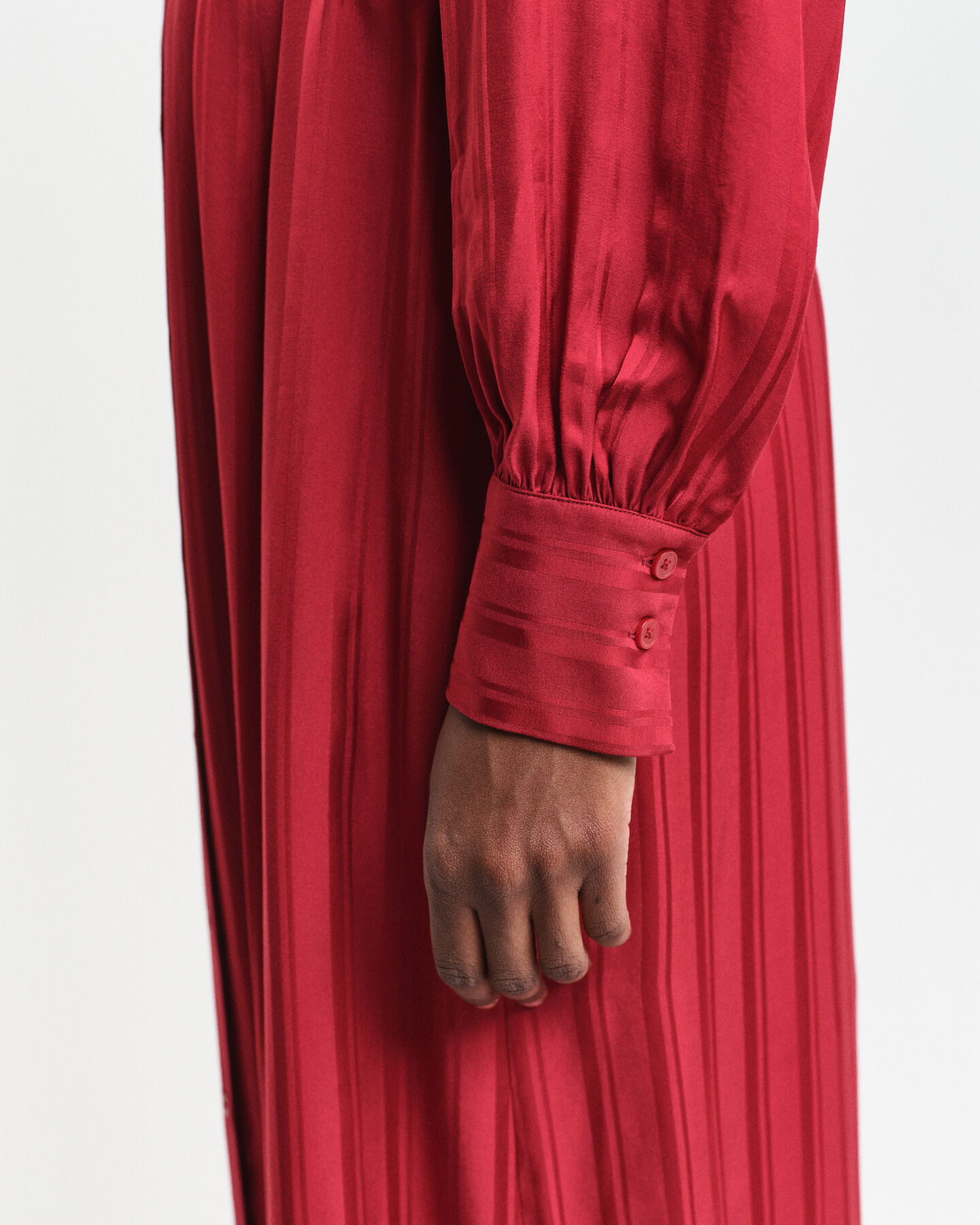 Vestido camisero de sat&eacute;n a rayas