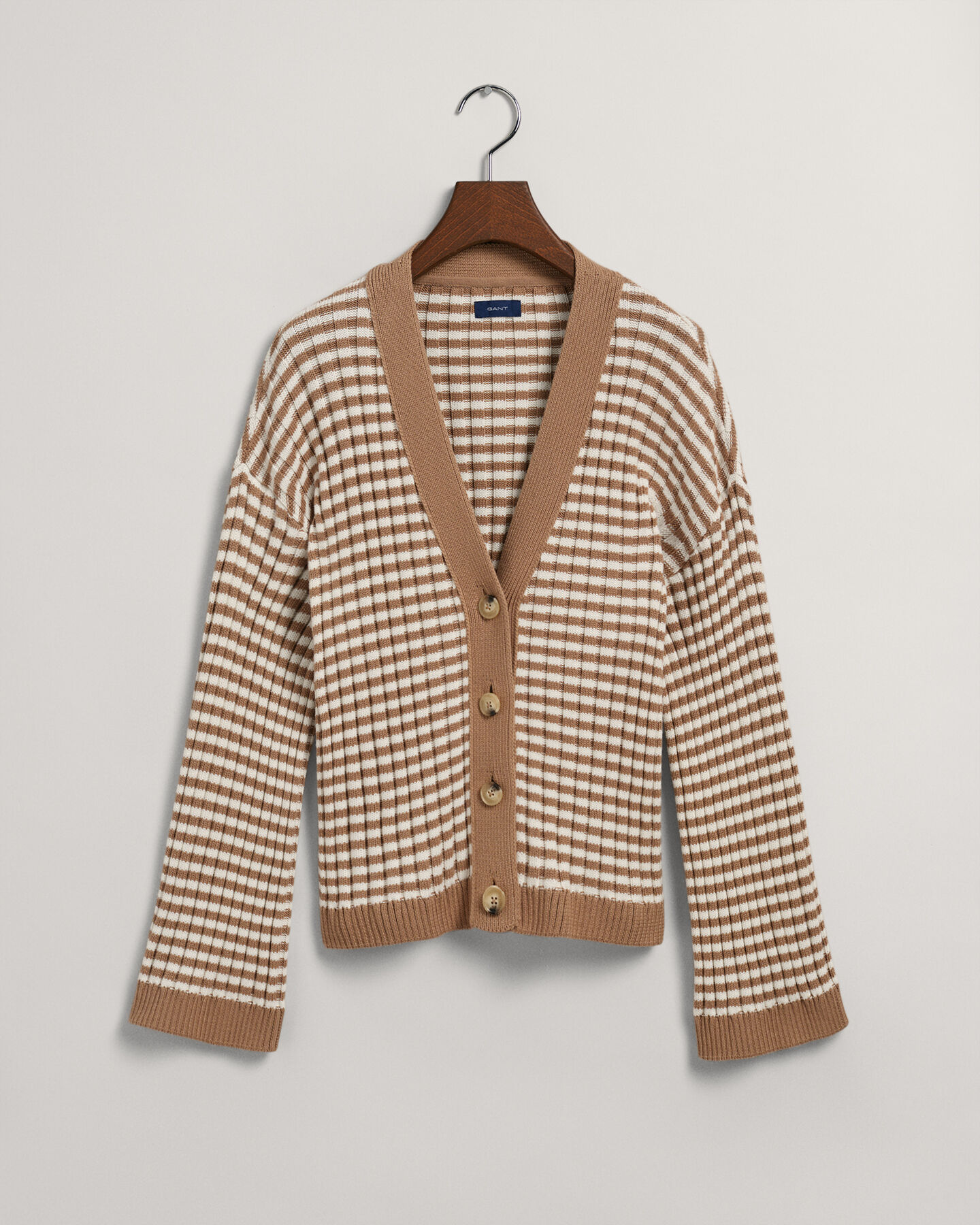 C&aacute;rdigan acanalado de algod&oacute;n a rayas con cuello de pico