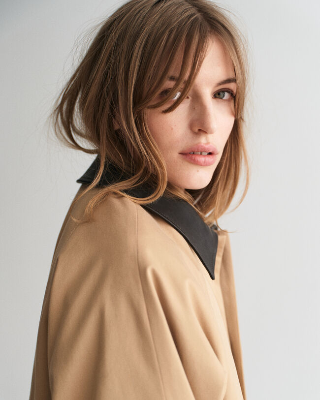 Gabán con cuello de piel