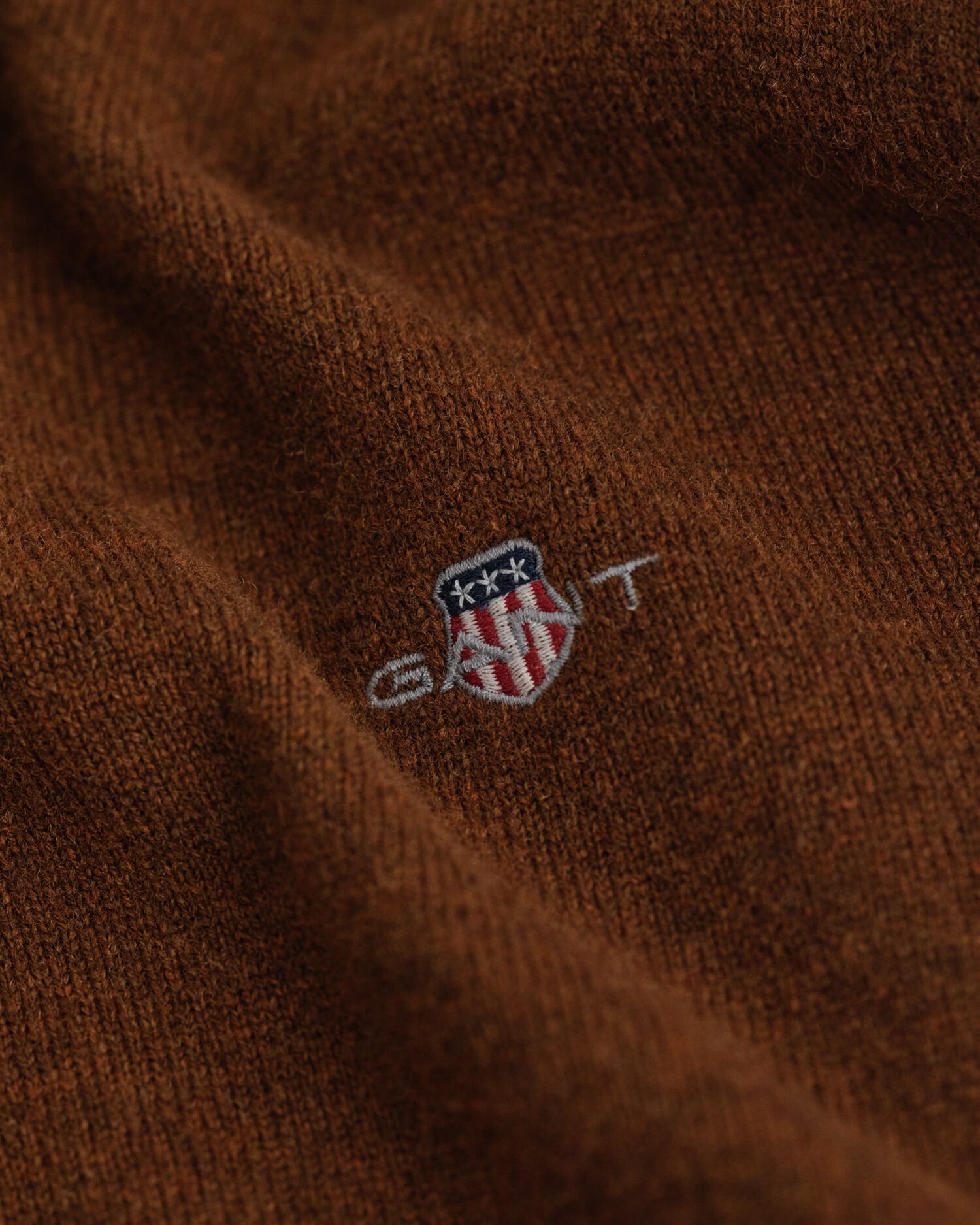 Jersey de cuello de pico en lana de oveja muy fina