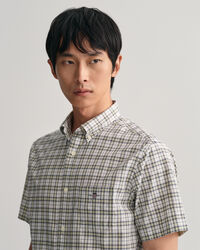 Camisa Regular Fit de manga corta en popelina con microestampado de cuadros