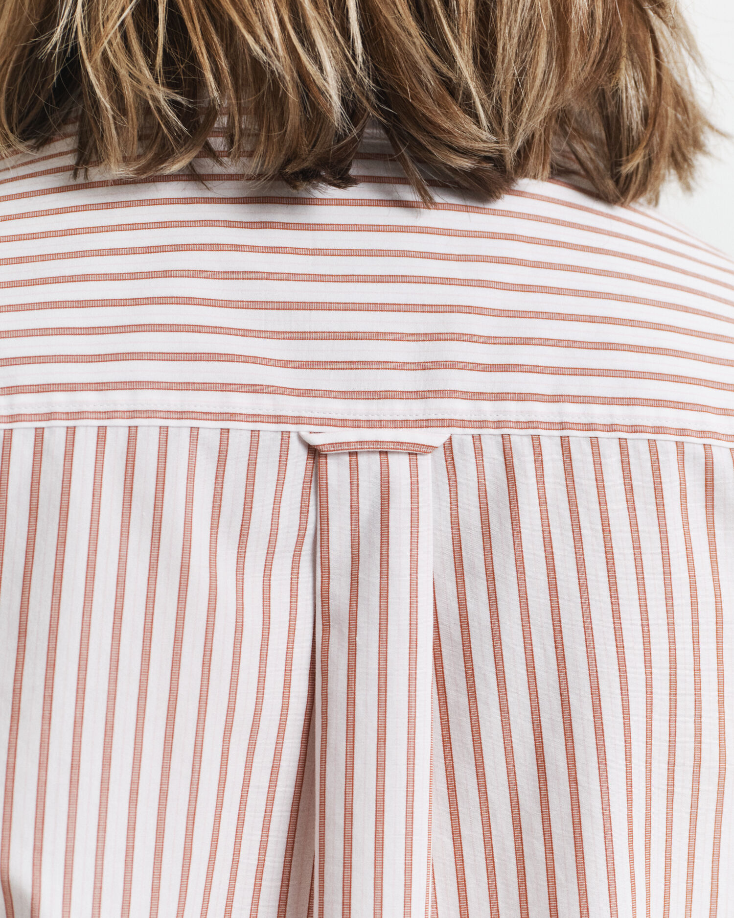 Camisa Regular Fit clásica de popelina a rayas