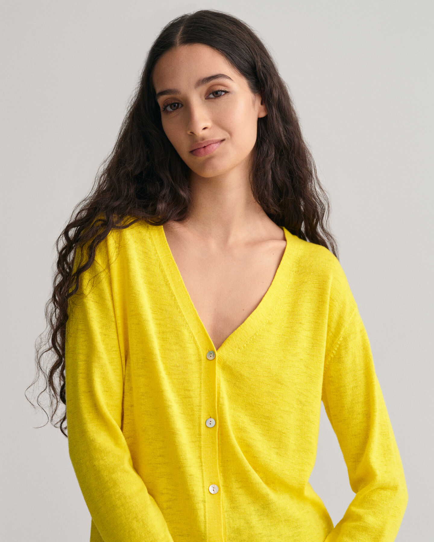 C&aacute;rdigan largo en mezcla de lino con cuello de pico