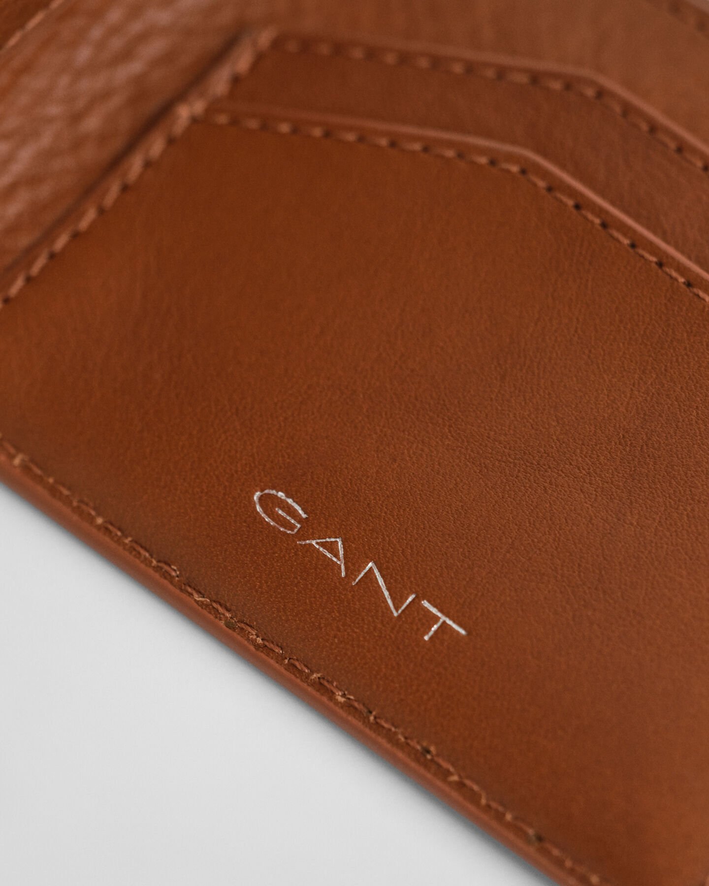 Cartera plegable de piel