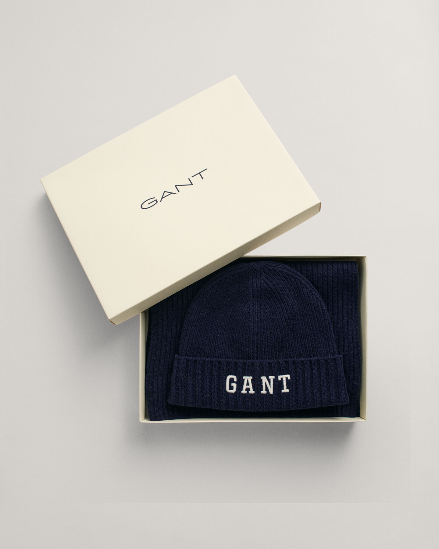 Set de regalo con gorro y bufanda