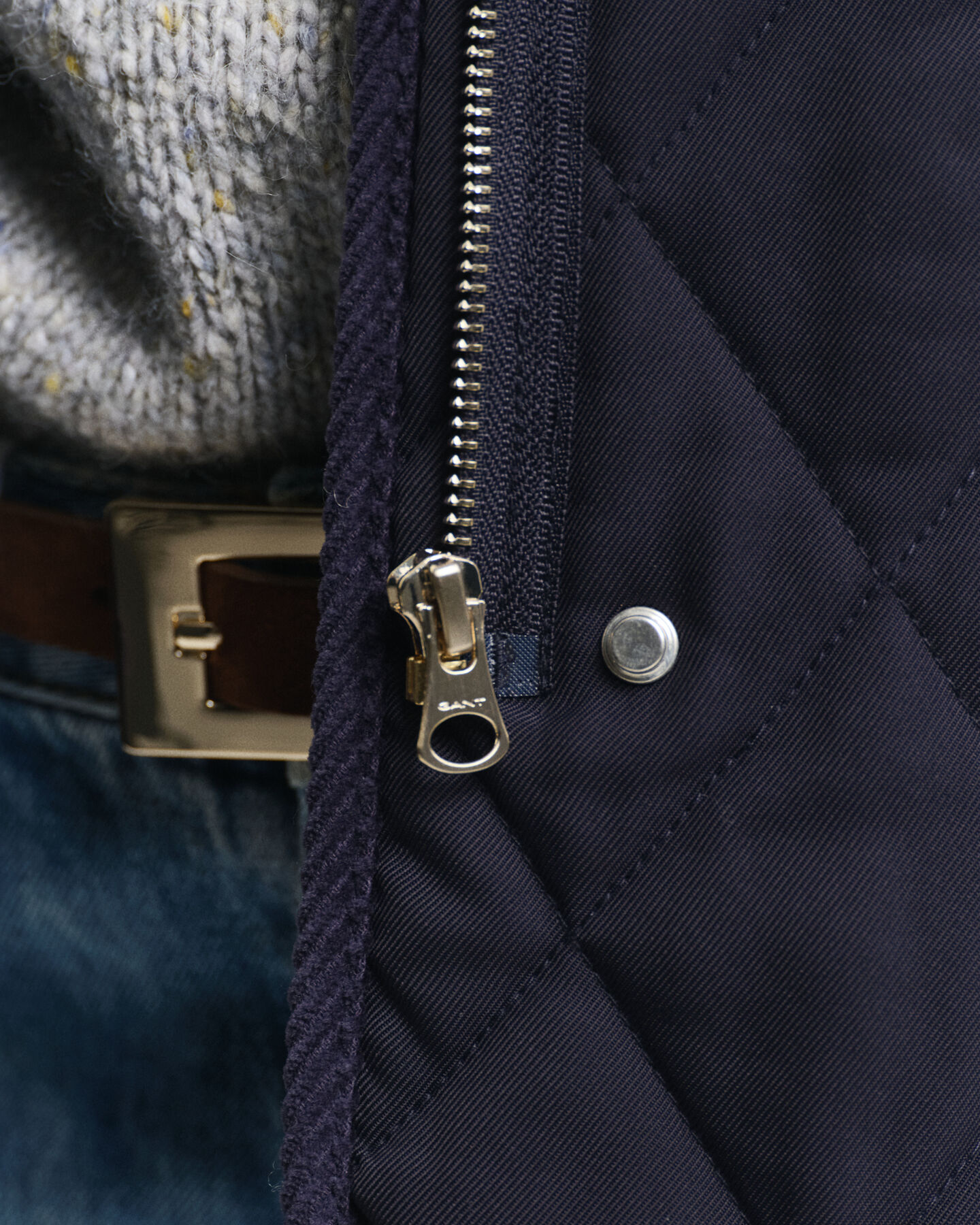 Chaleco acolchado con detalles de pana