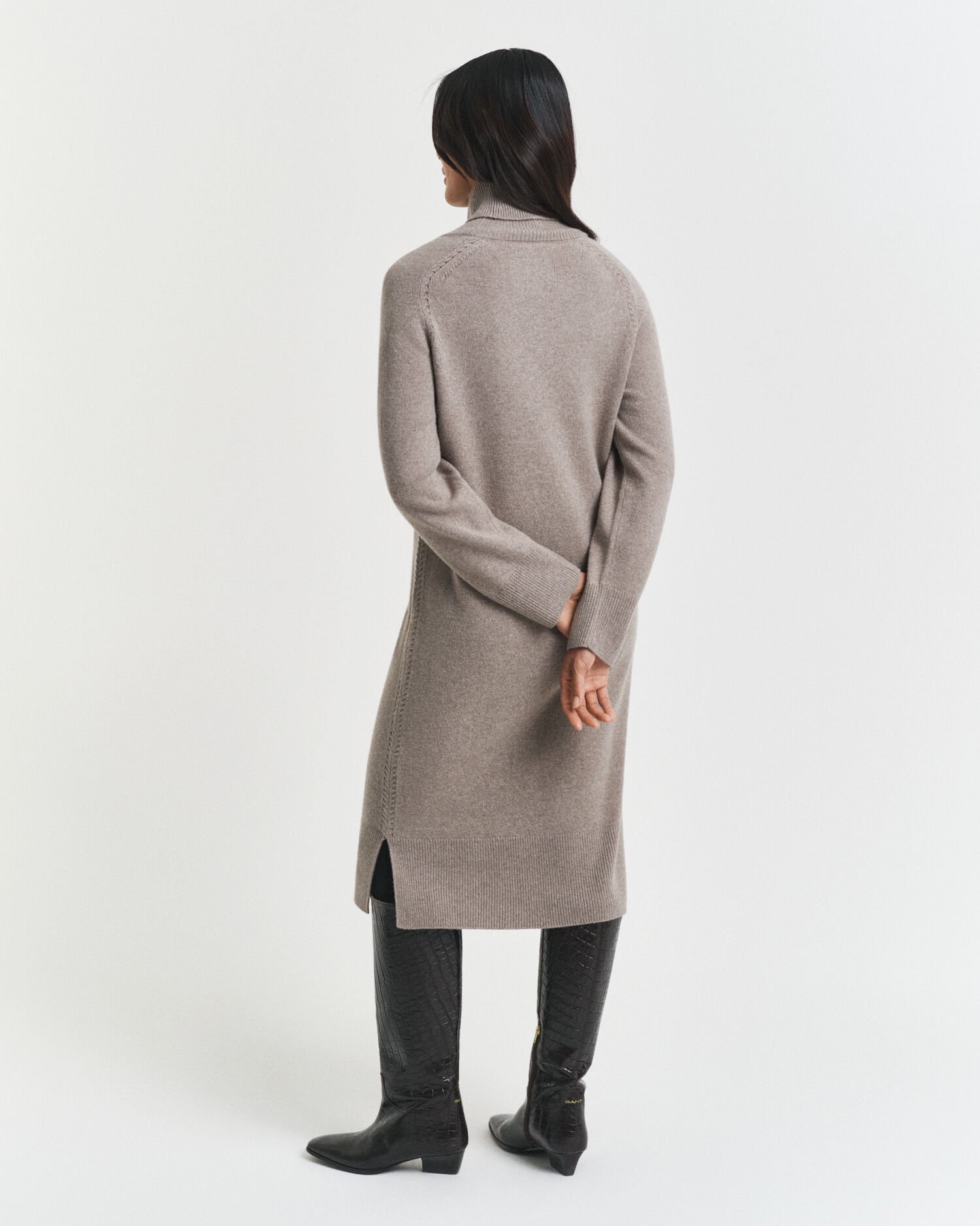 Vestido de cuello de cisne con detalle de punto