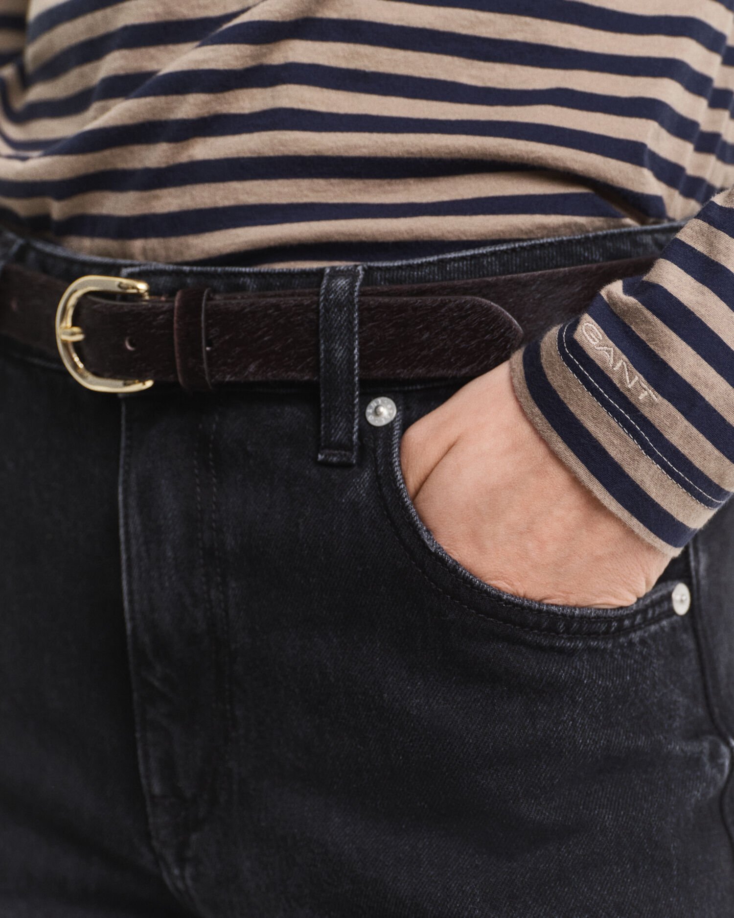 Top ligero de algodón a rayas con cuello de cisne