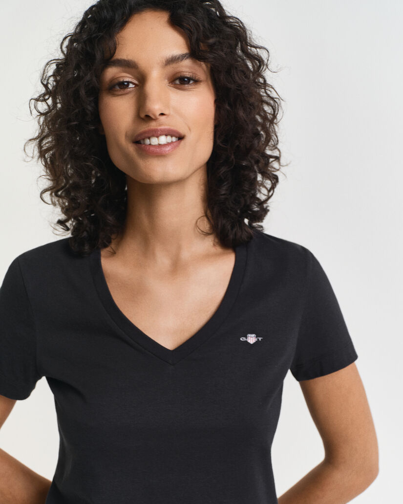 Camiseta Shield con cuello de pico