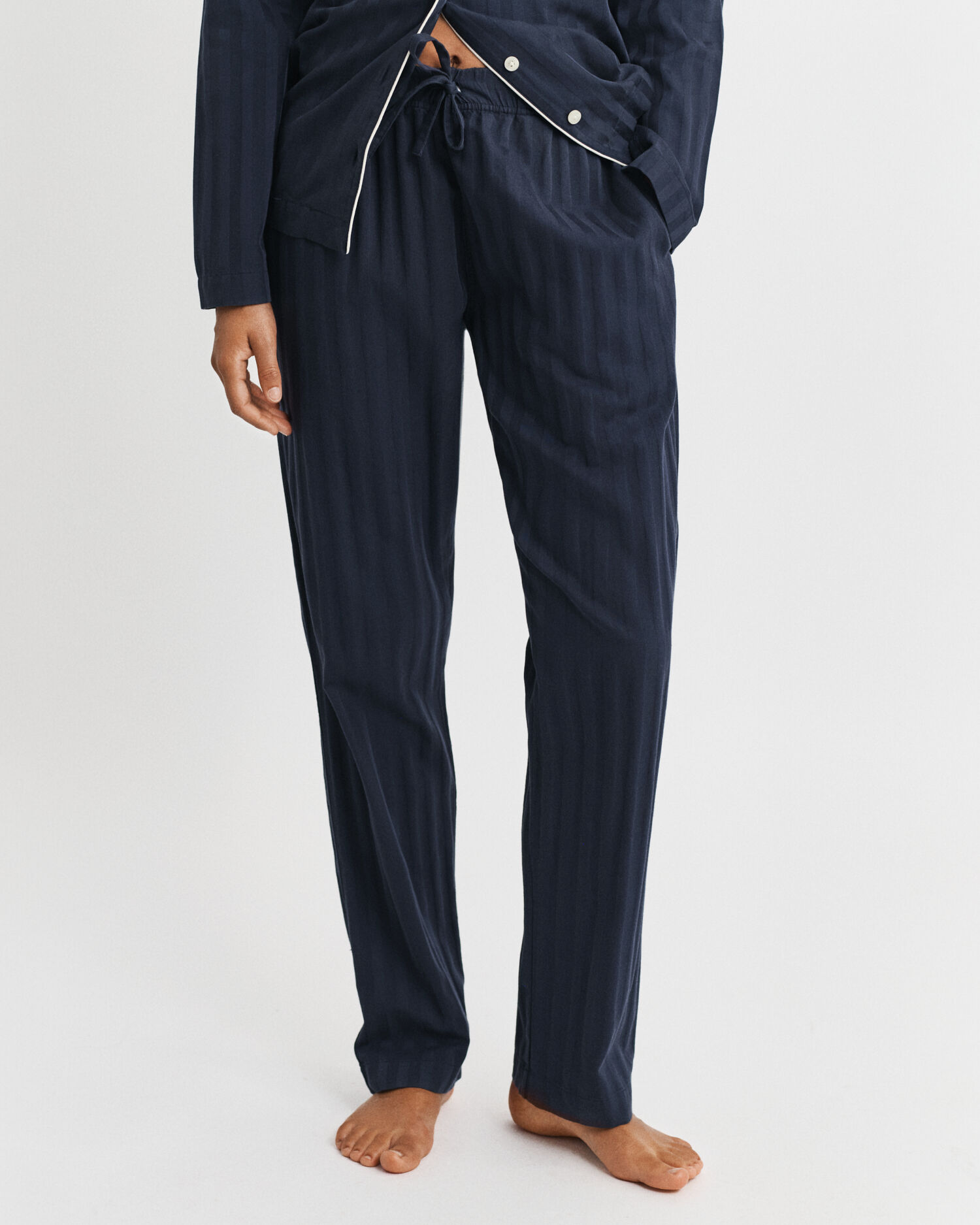 Caja de regalo con pijama de rayas de satén